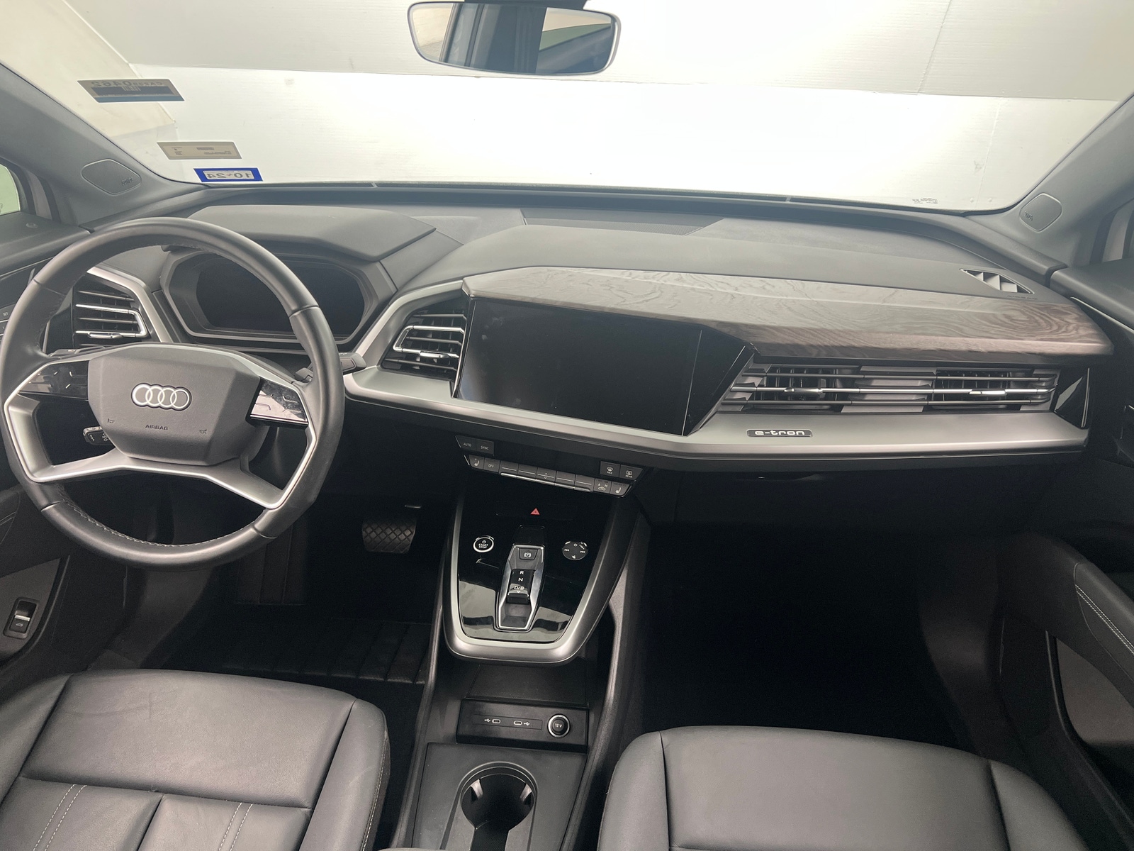 Thumbnail: 2023 Audi Q4 e-tron - 2