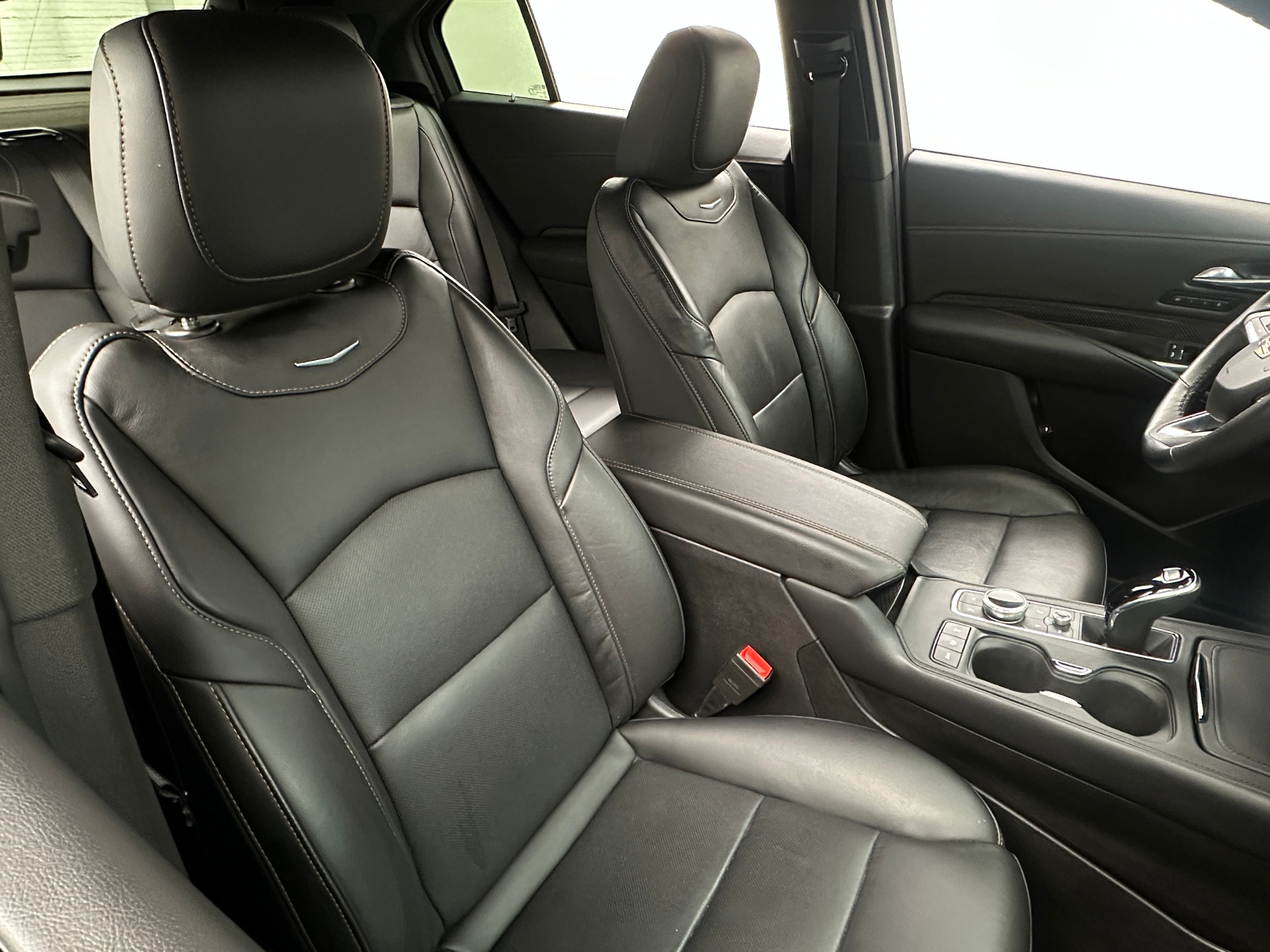 2023 Cadillac XT4 Sport 2