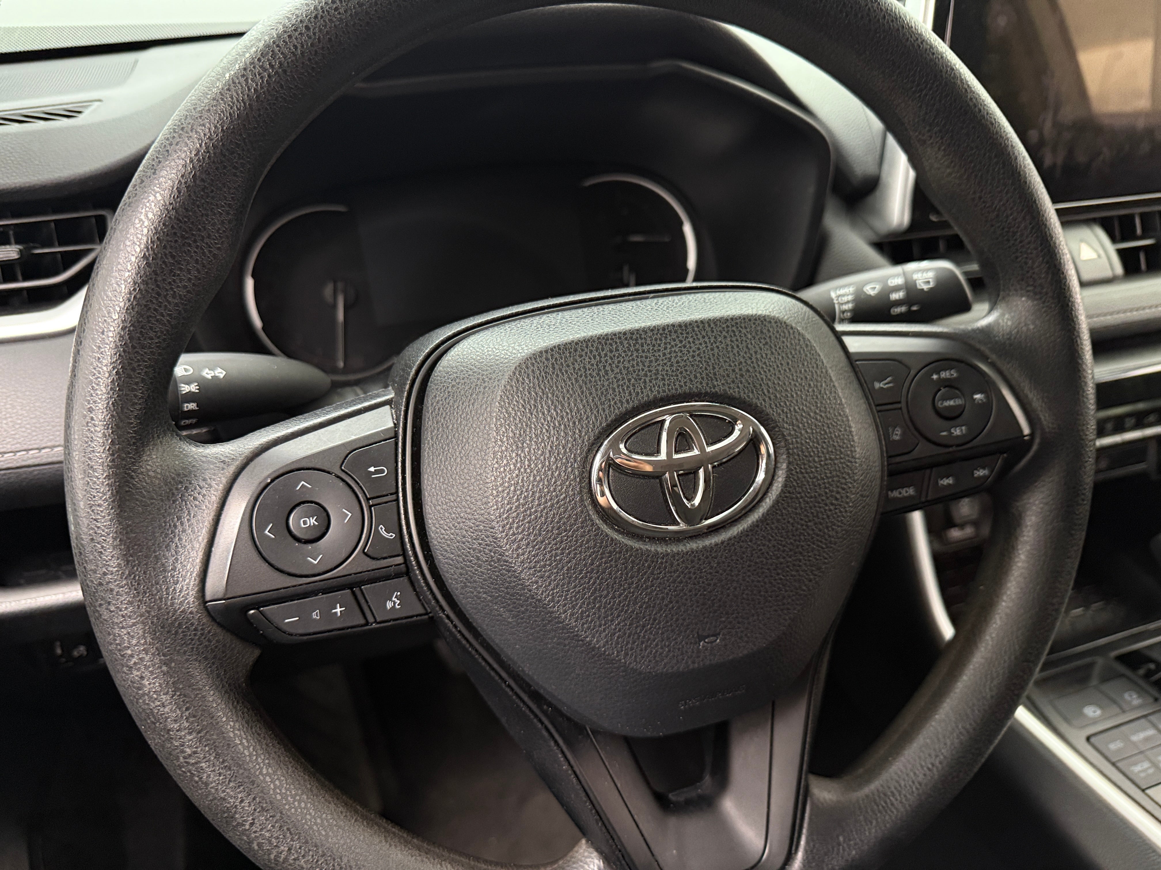 2023 Toyota RAV4 LE 5