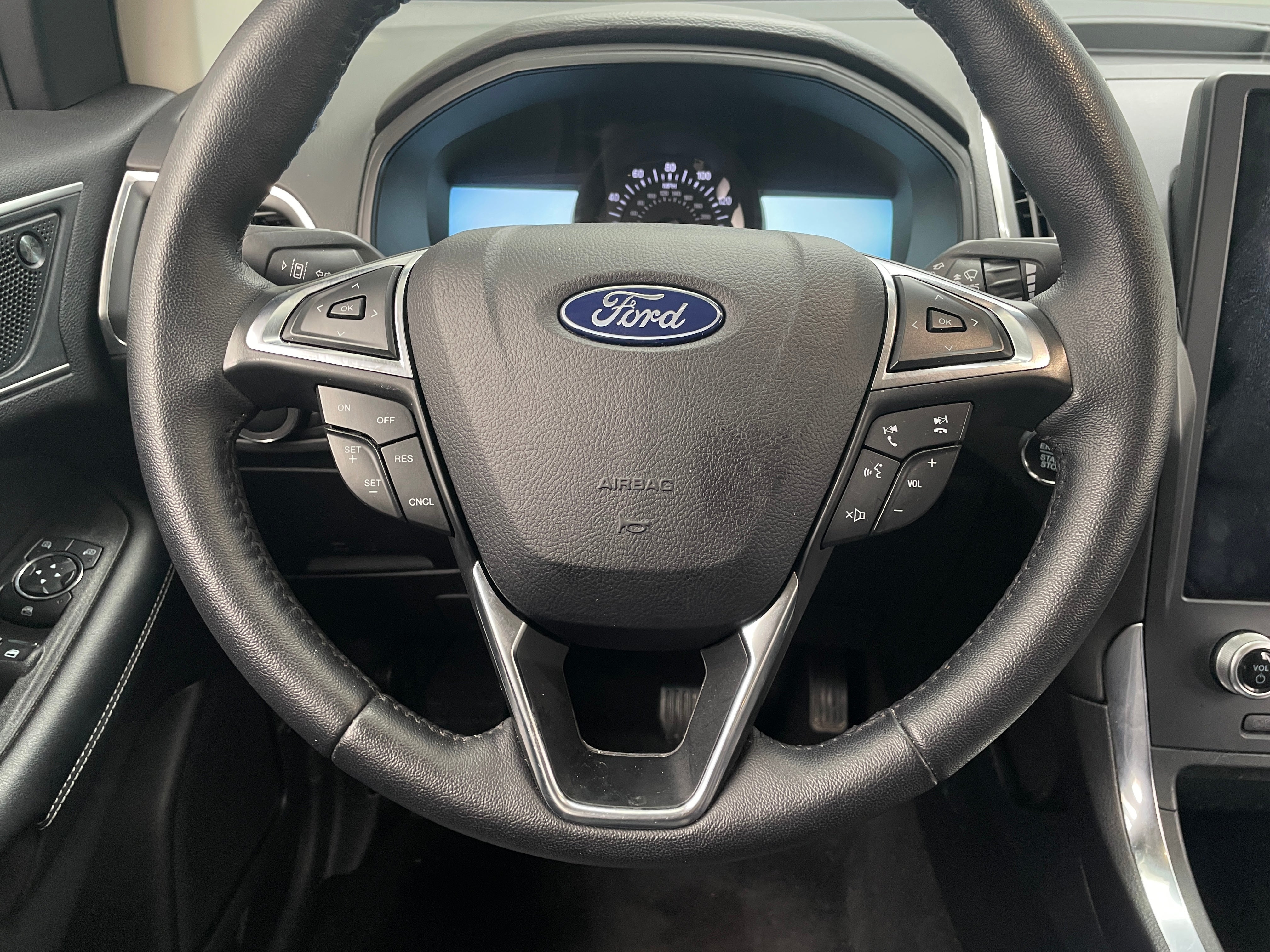 2024 Ford Edge Titanium 4