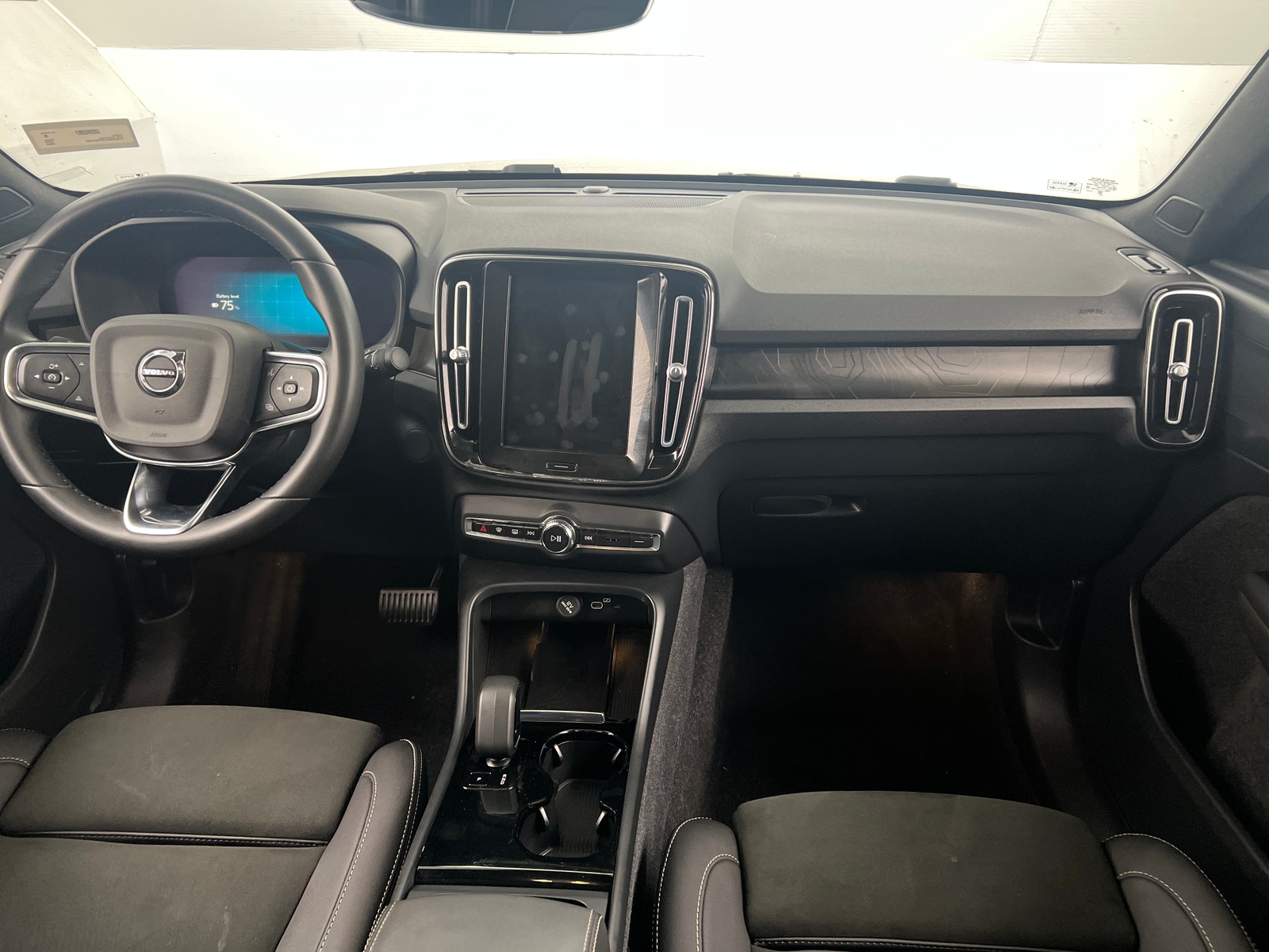 Thumbnail: 2023 Volvo C40 - 3