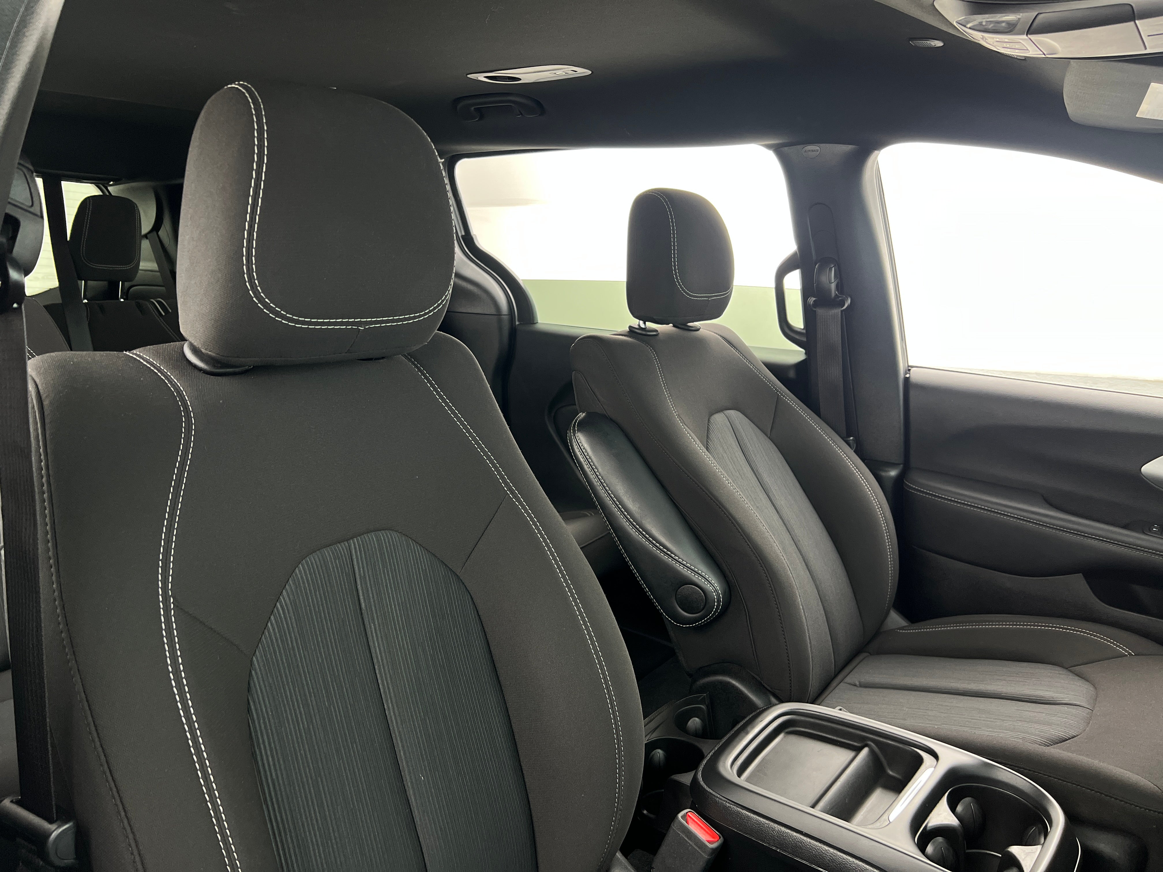2023 Chrysler Pacifica Touring 2
