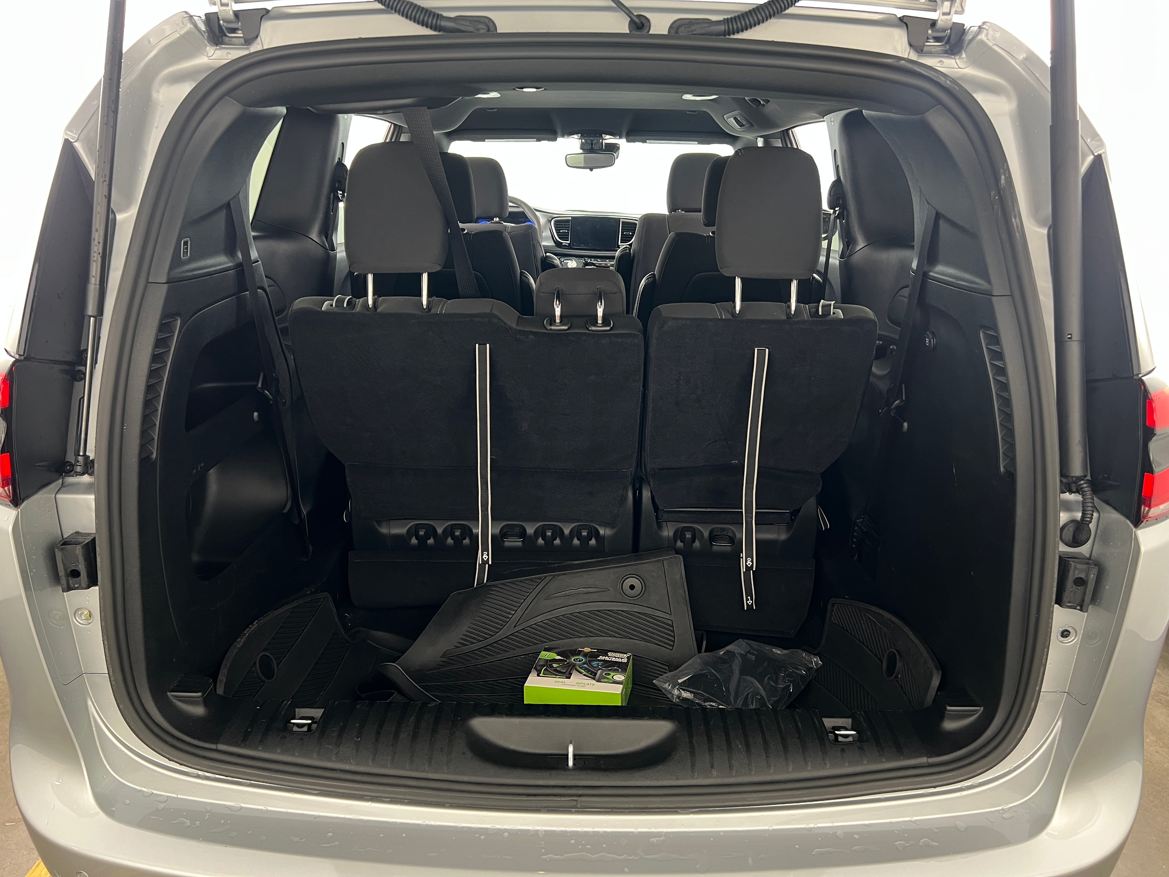 2023 Chrysler Pacifica Touring 7