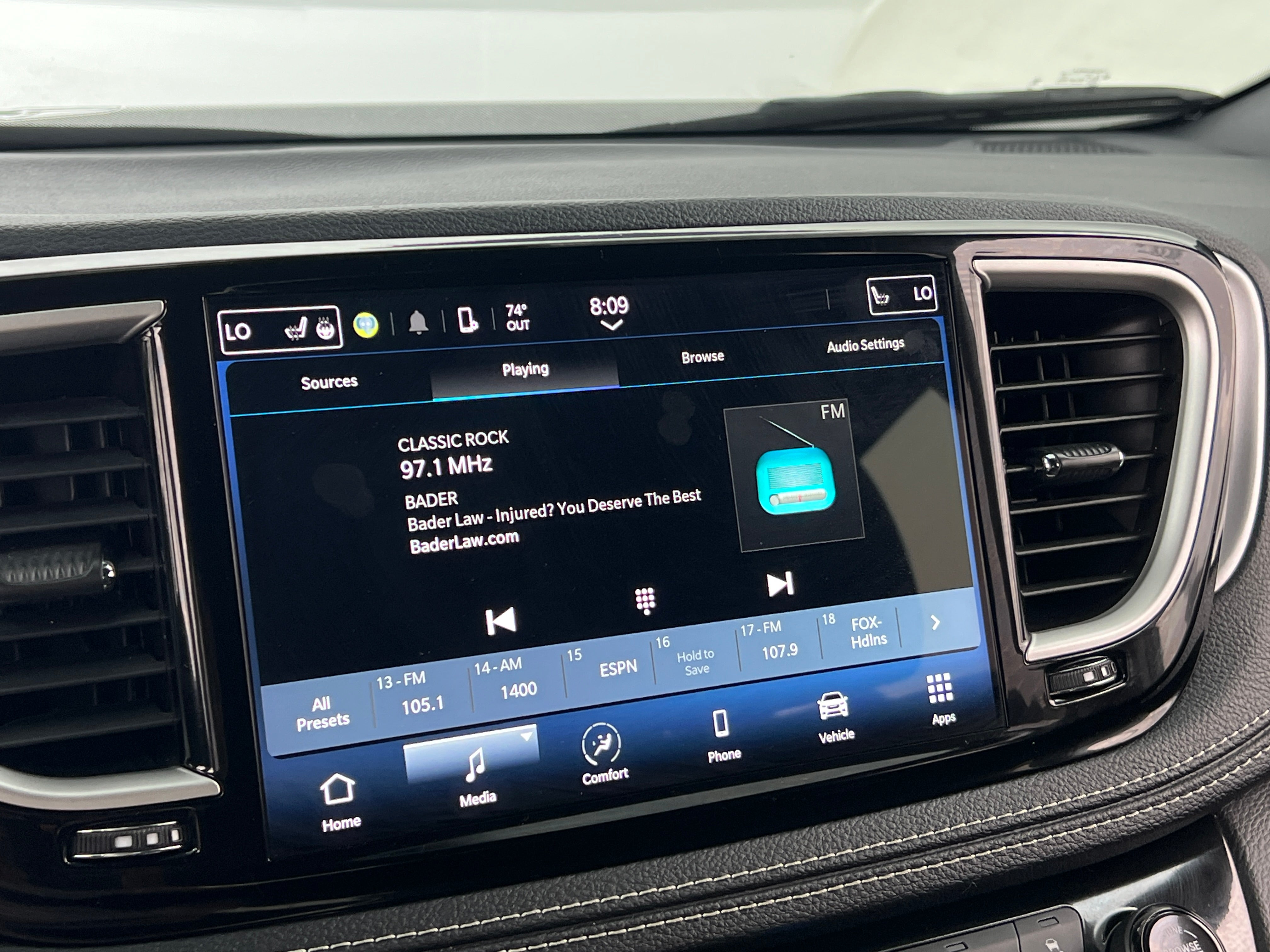 2023 Chrysler Pacifica Touring 4