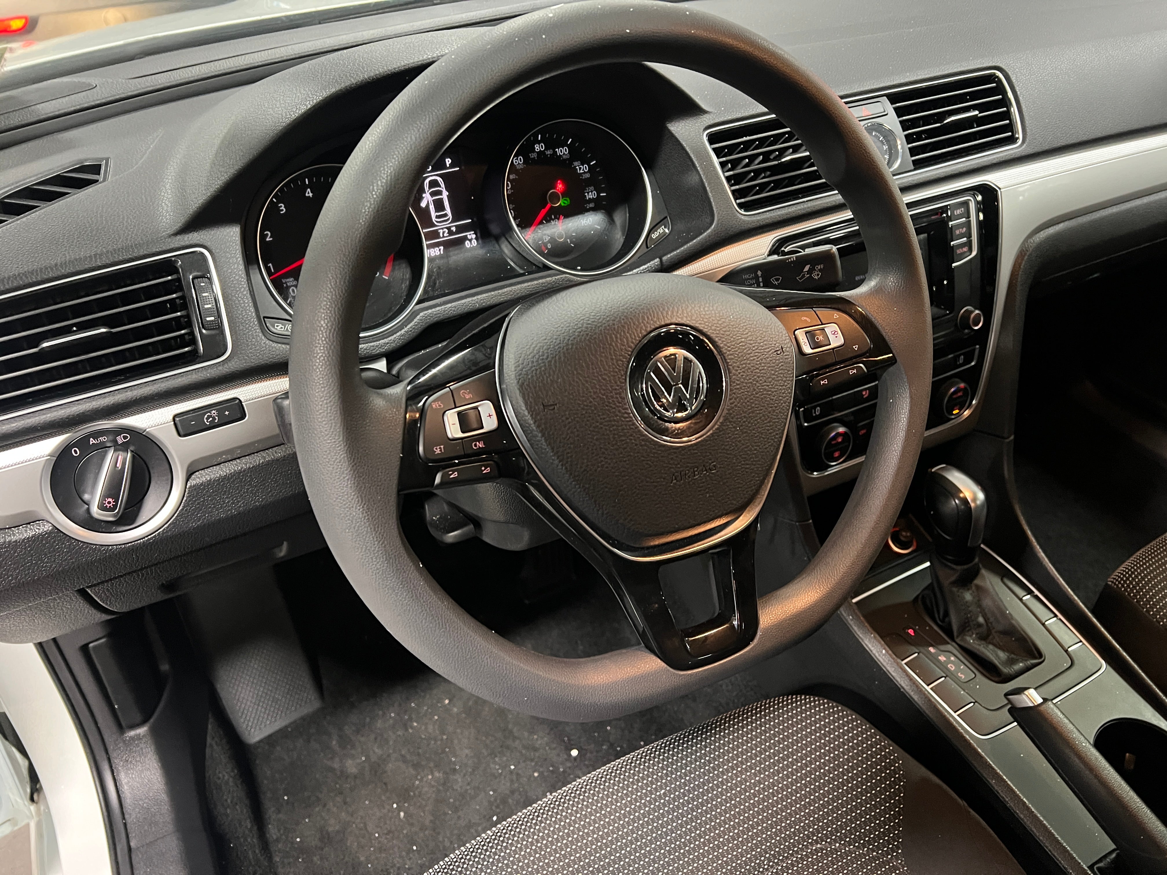 2017 Volkswagen Passat S 5
