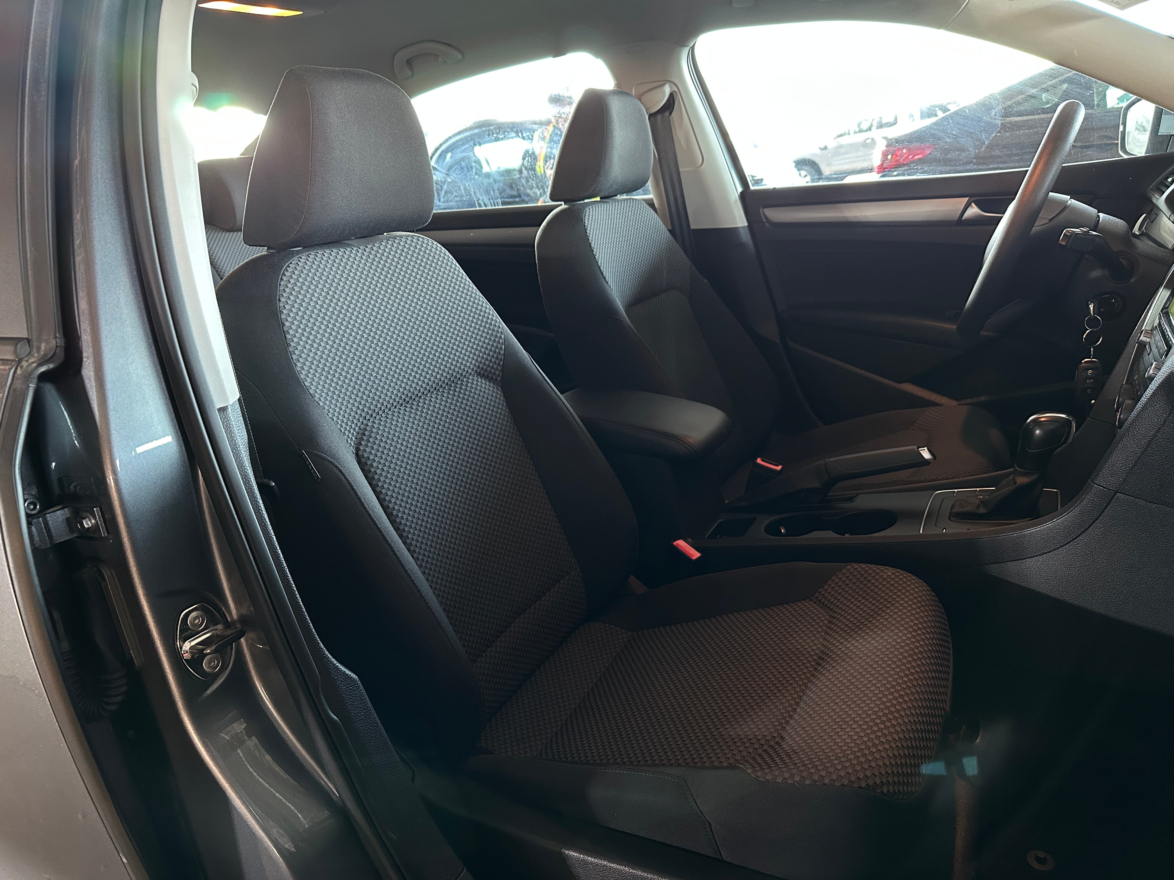 2013 Volkswagen Passat S 2