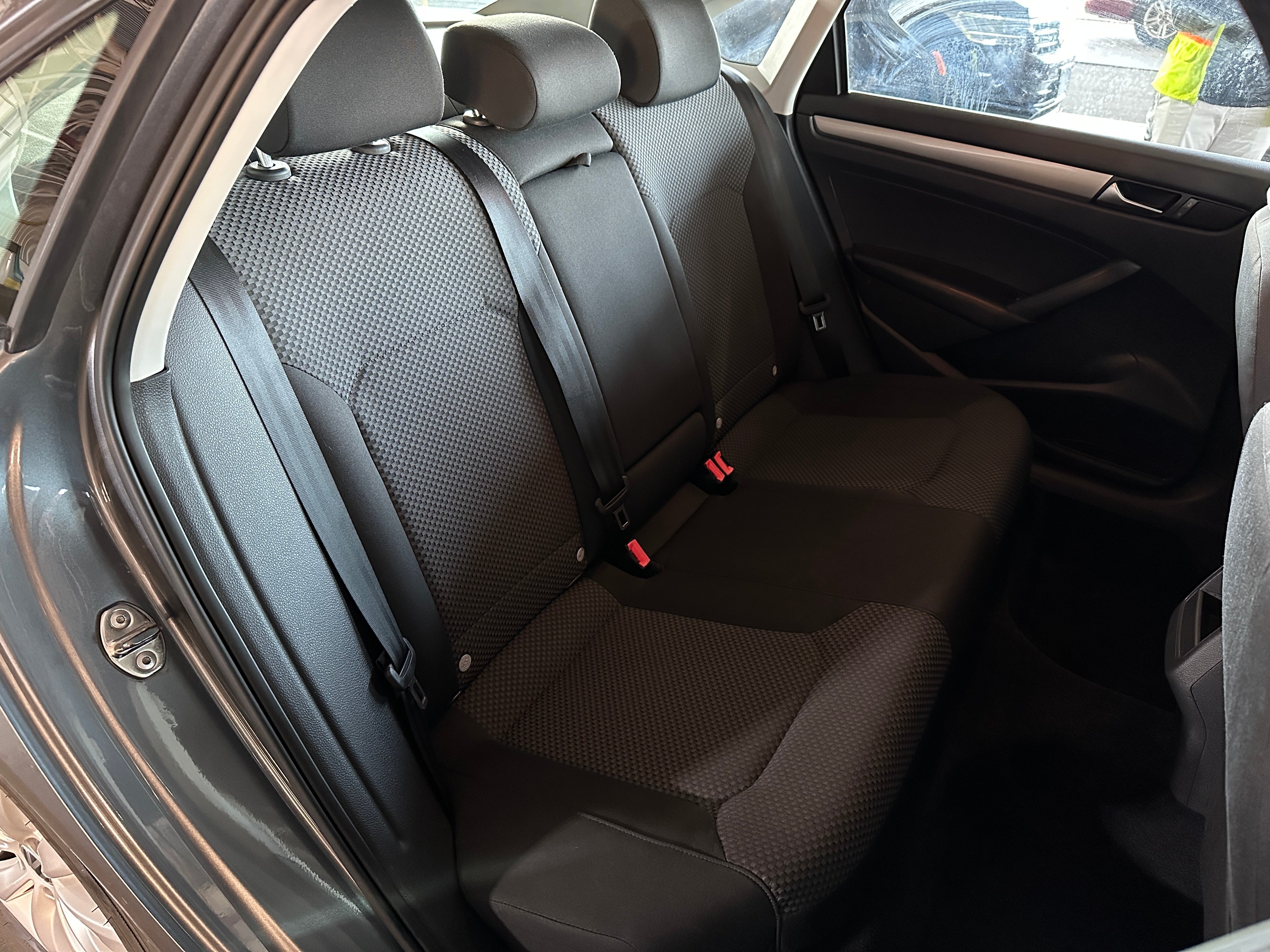 2013 Volkswagen Passat S 6
