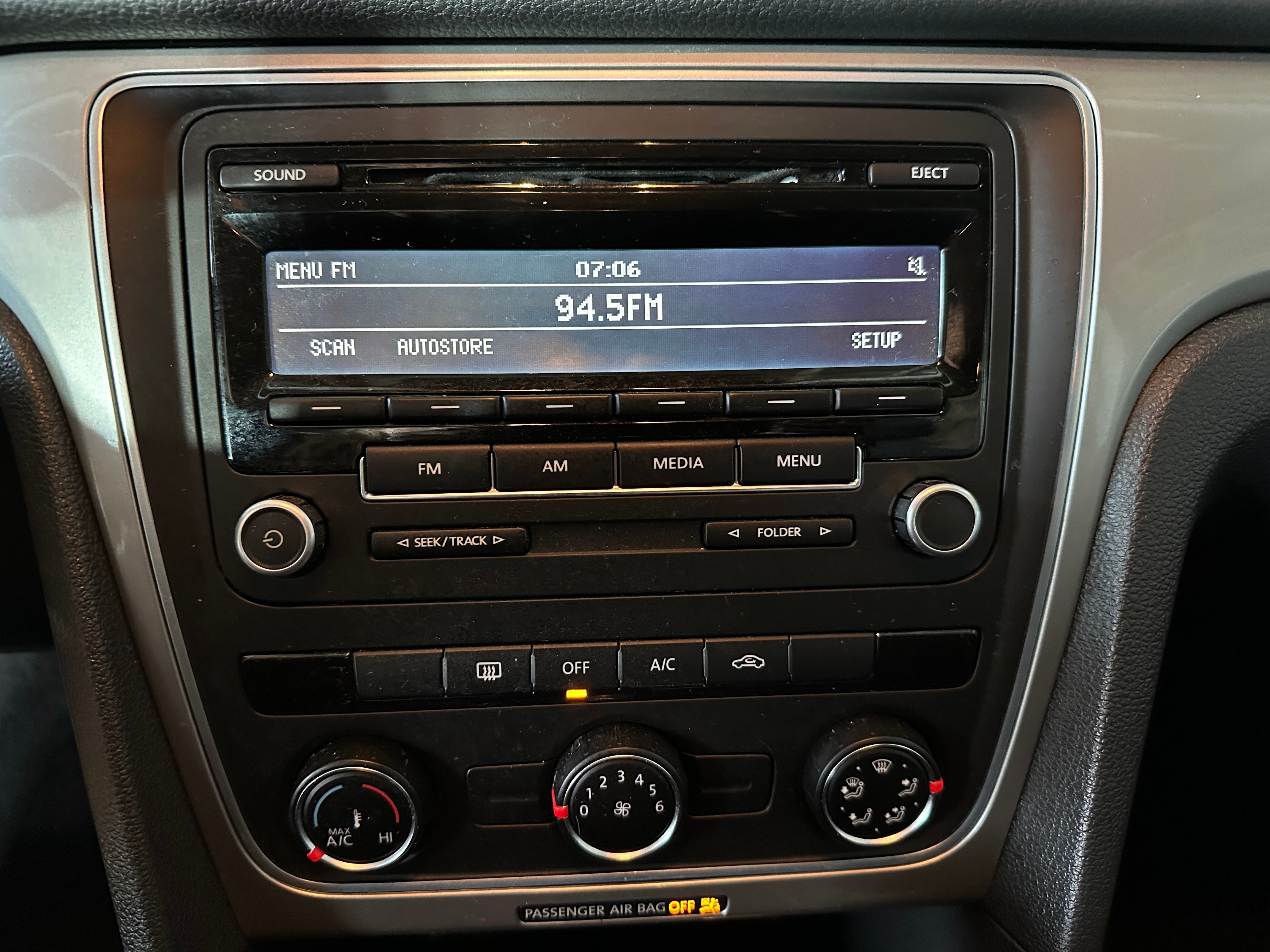 2013 Volkswagen Passat S 4