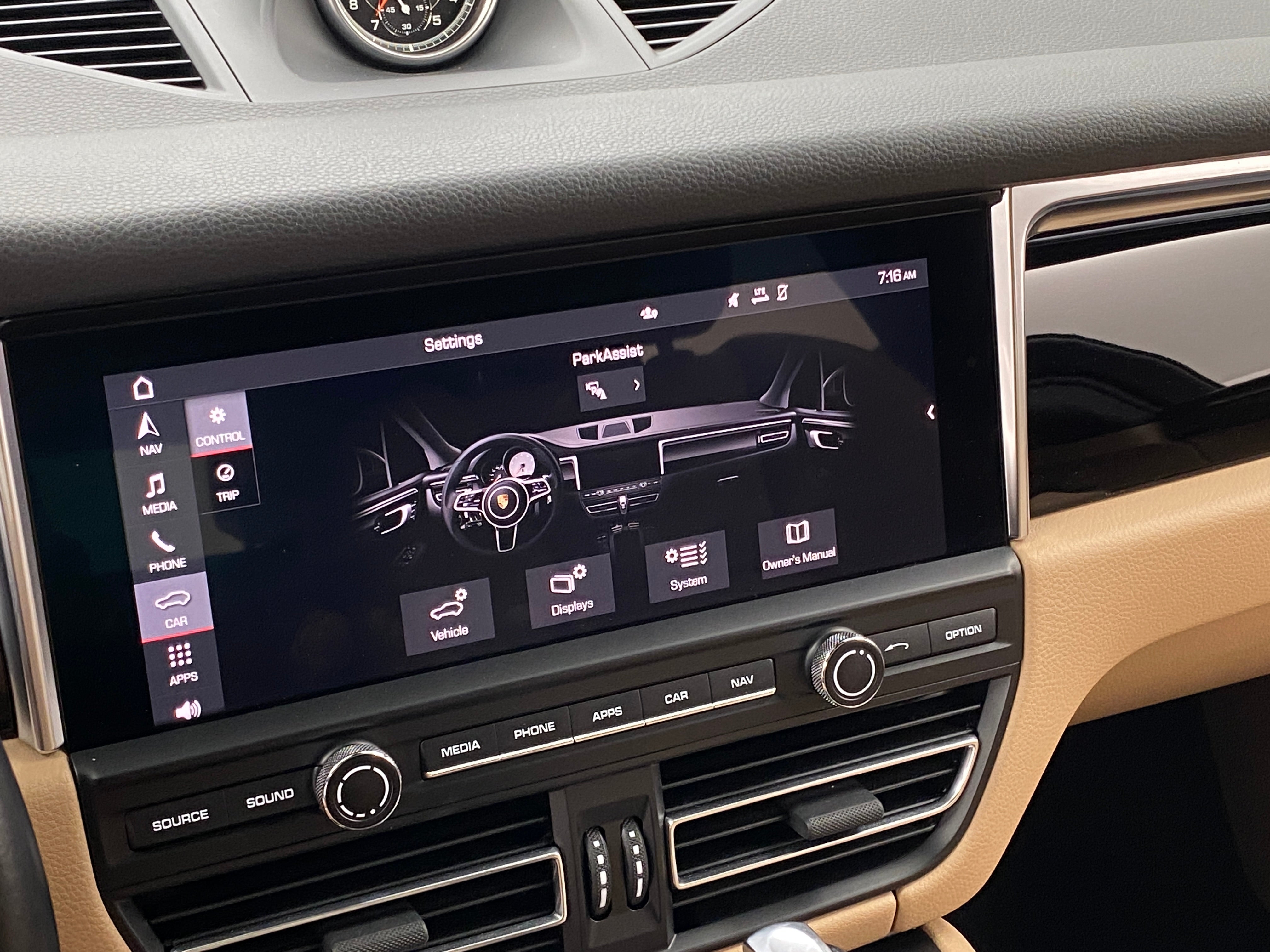 2021 Porsche Macan Base 3