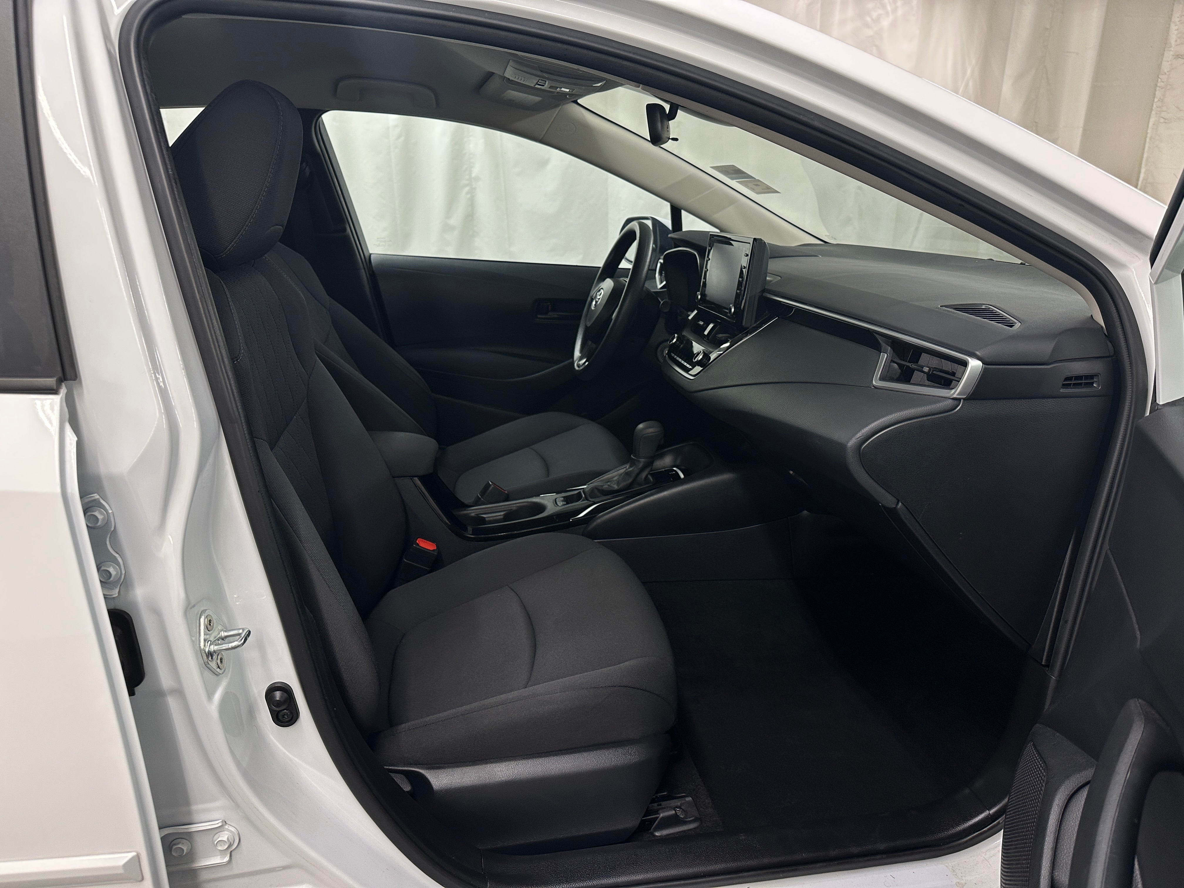 2022 Toyota Corolla LE 2