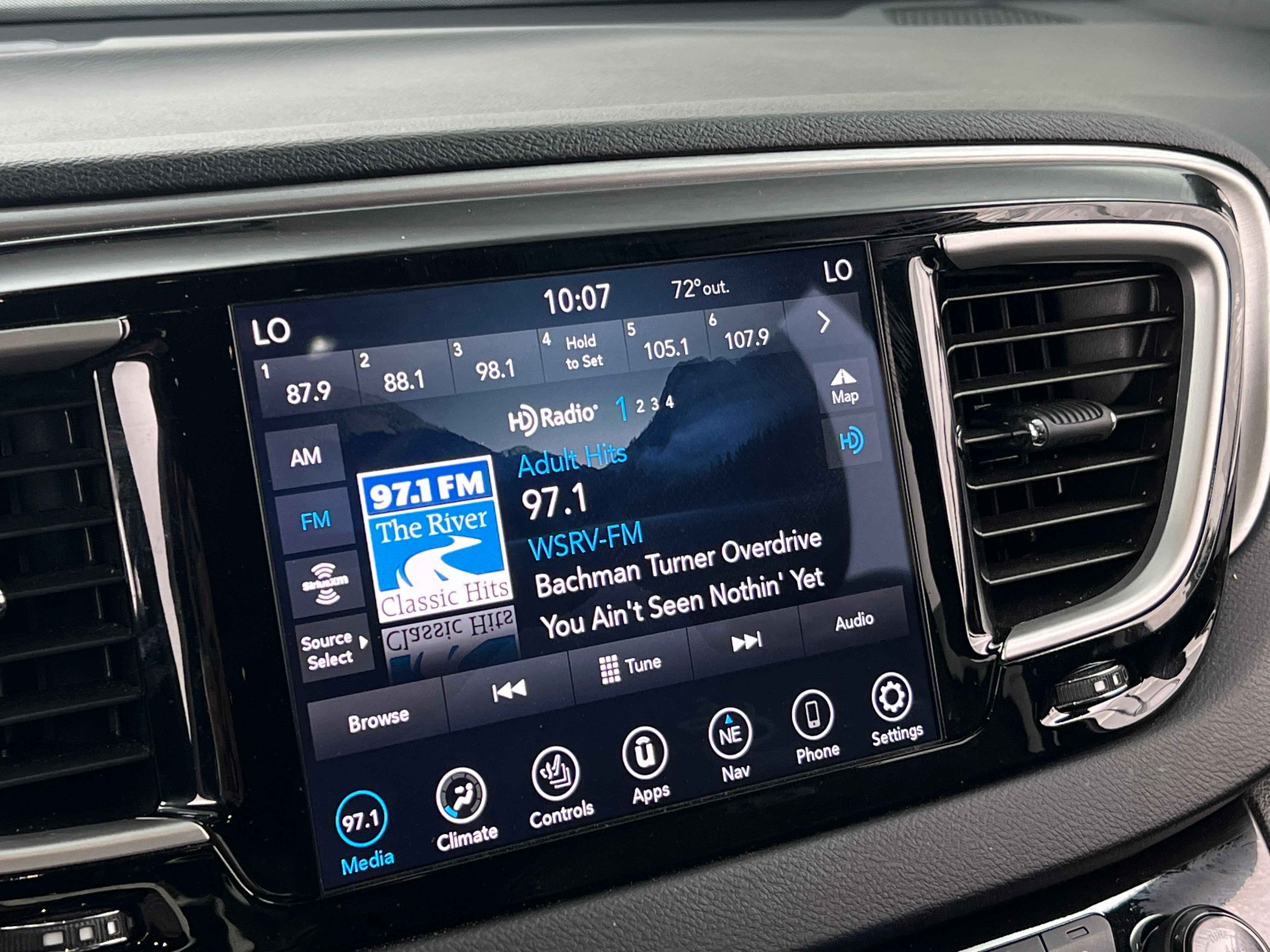 2020 Chrysler Pacifica Launch Edition 3
