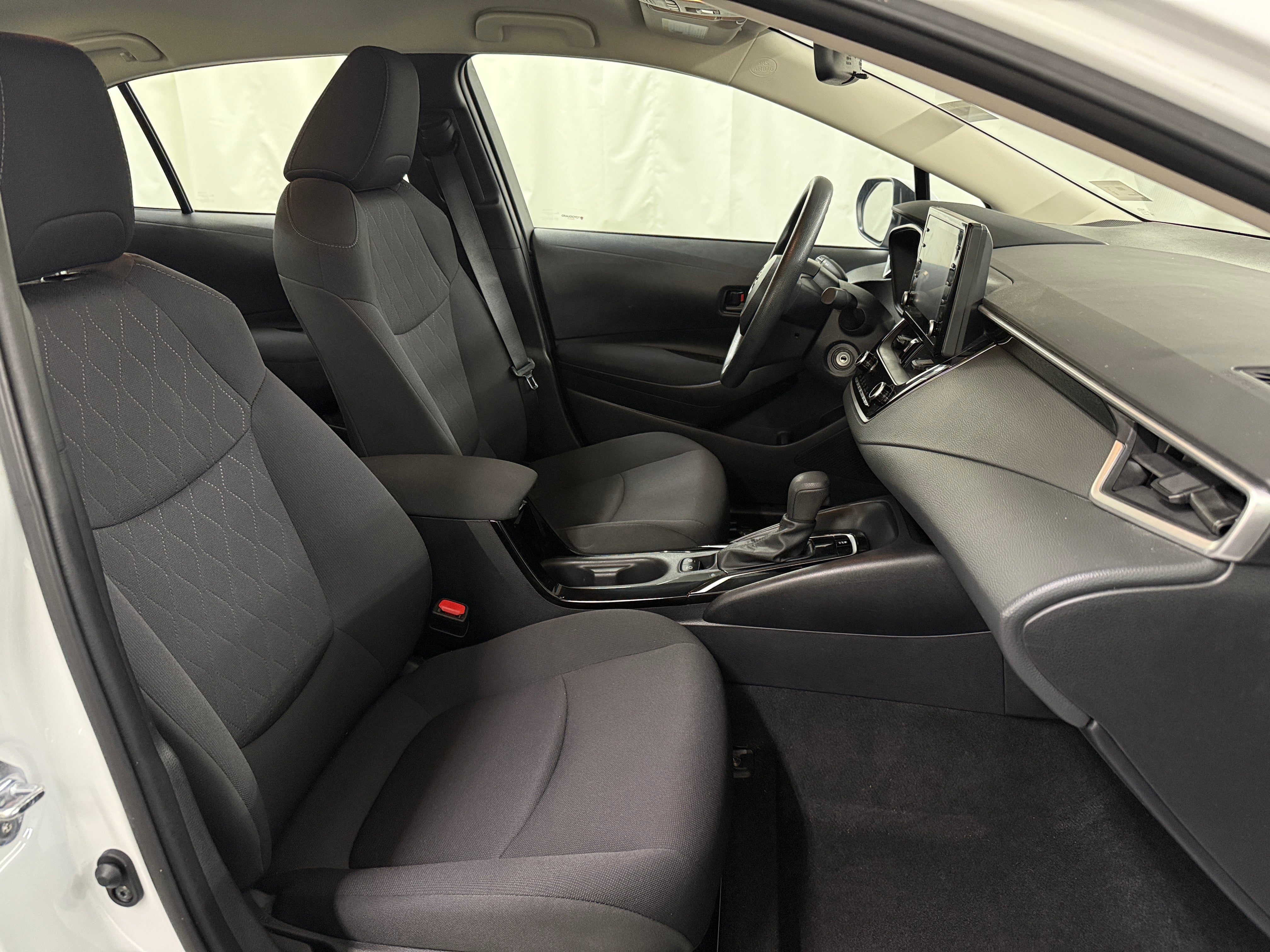 2022 Toyota Corolla LE 2
