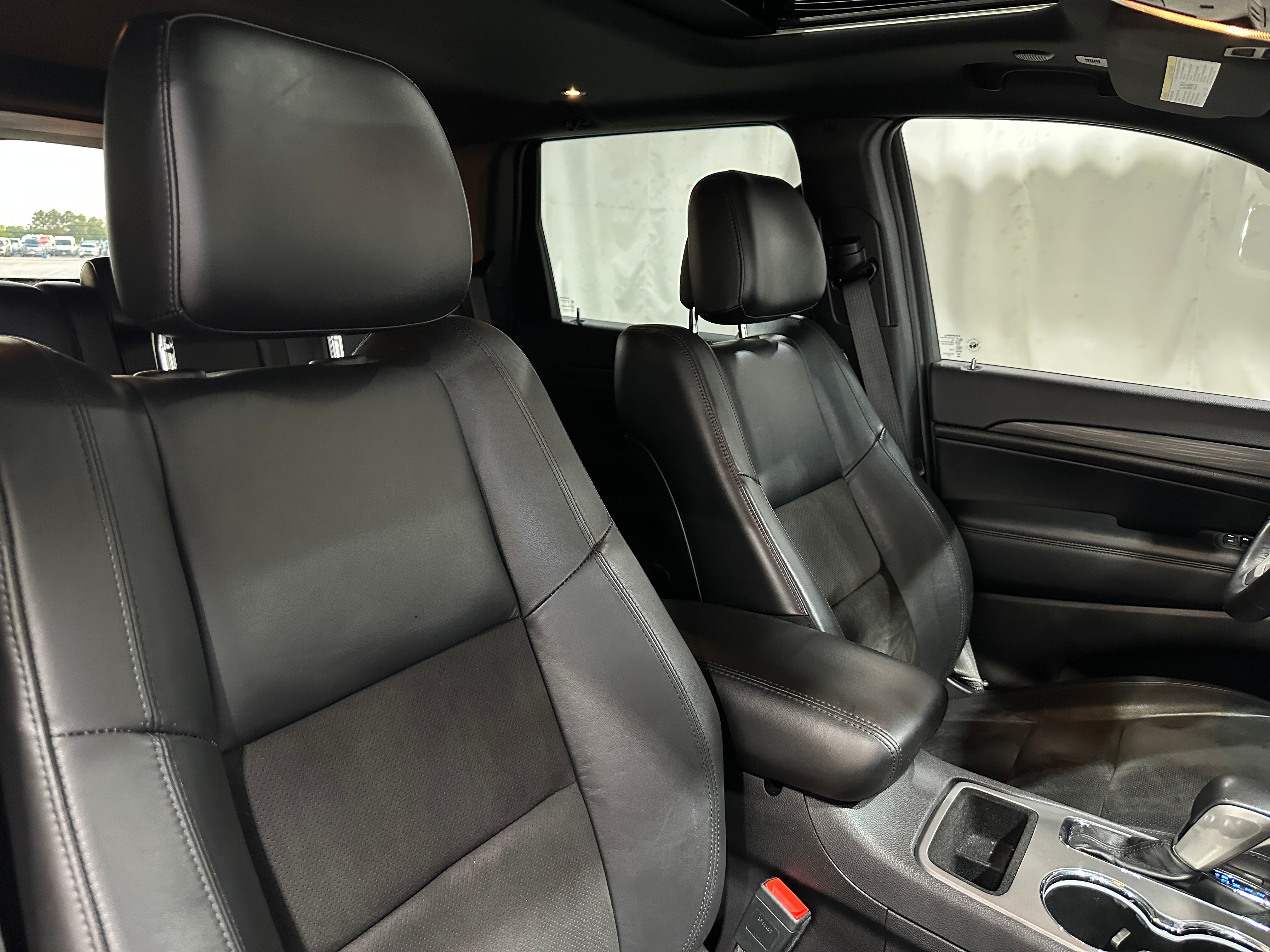 2021 Jeep Grand Cherokee Laredo 2