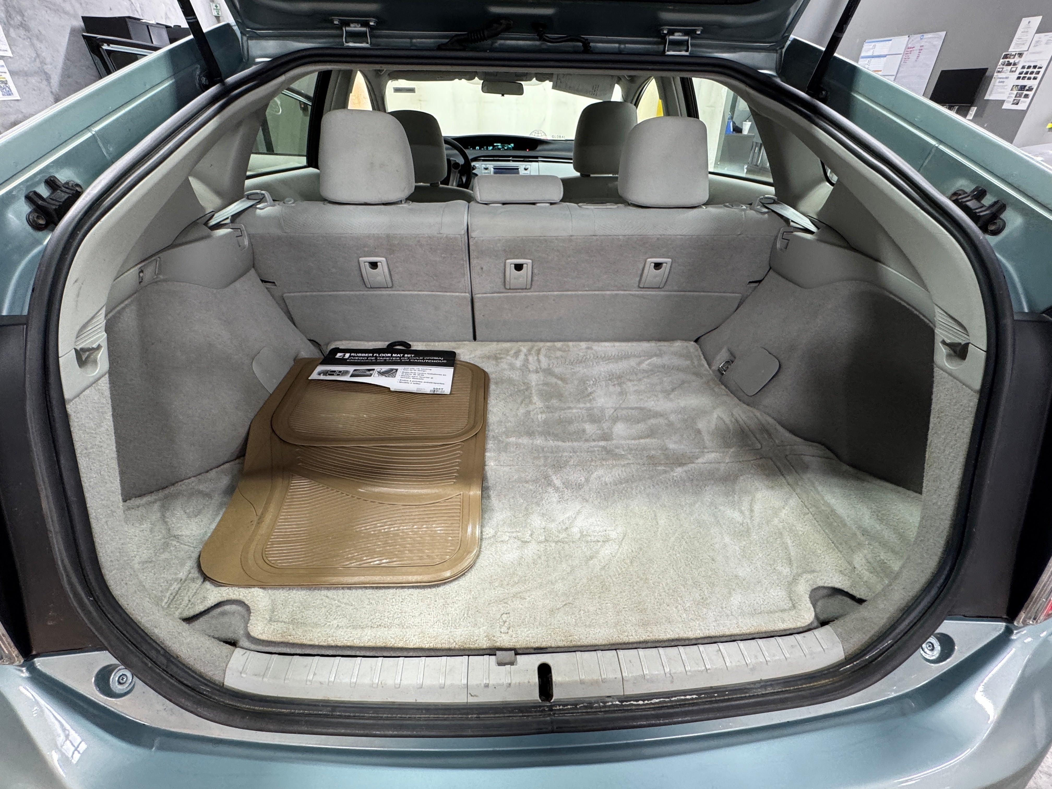 2013 Toyota Prius Two 7