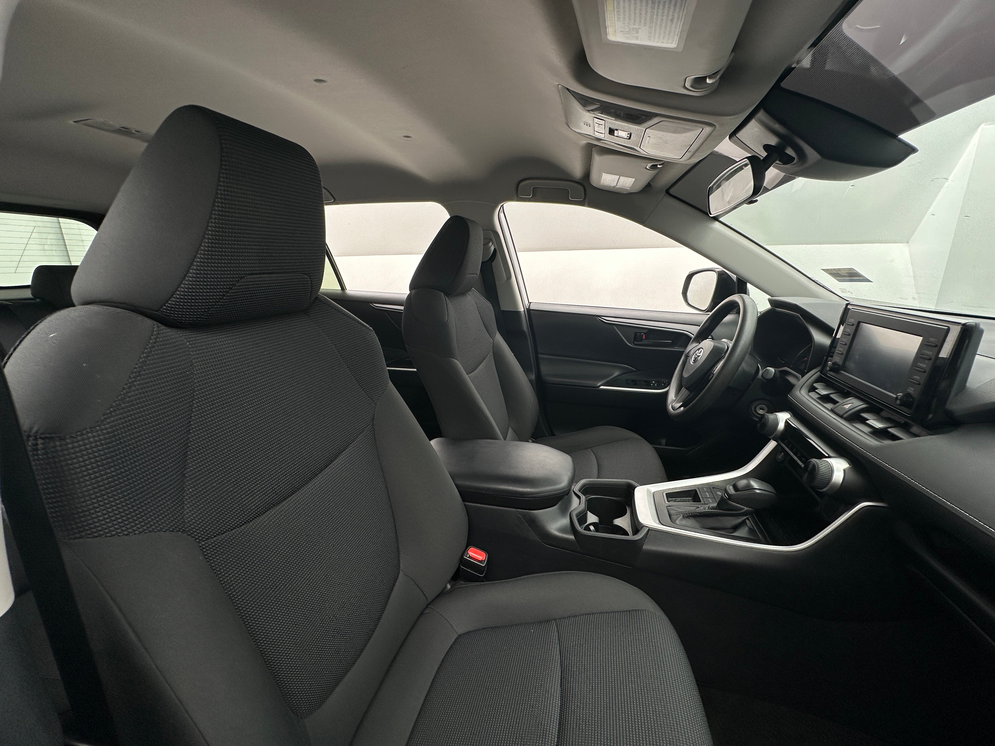 2019 Toyota RAV4 LE 2