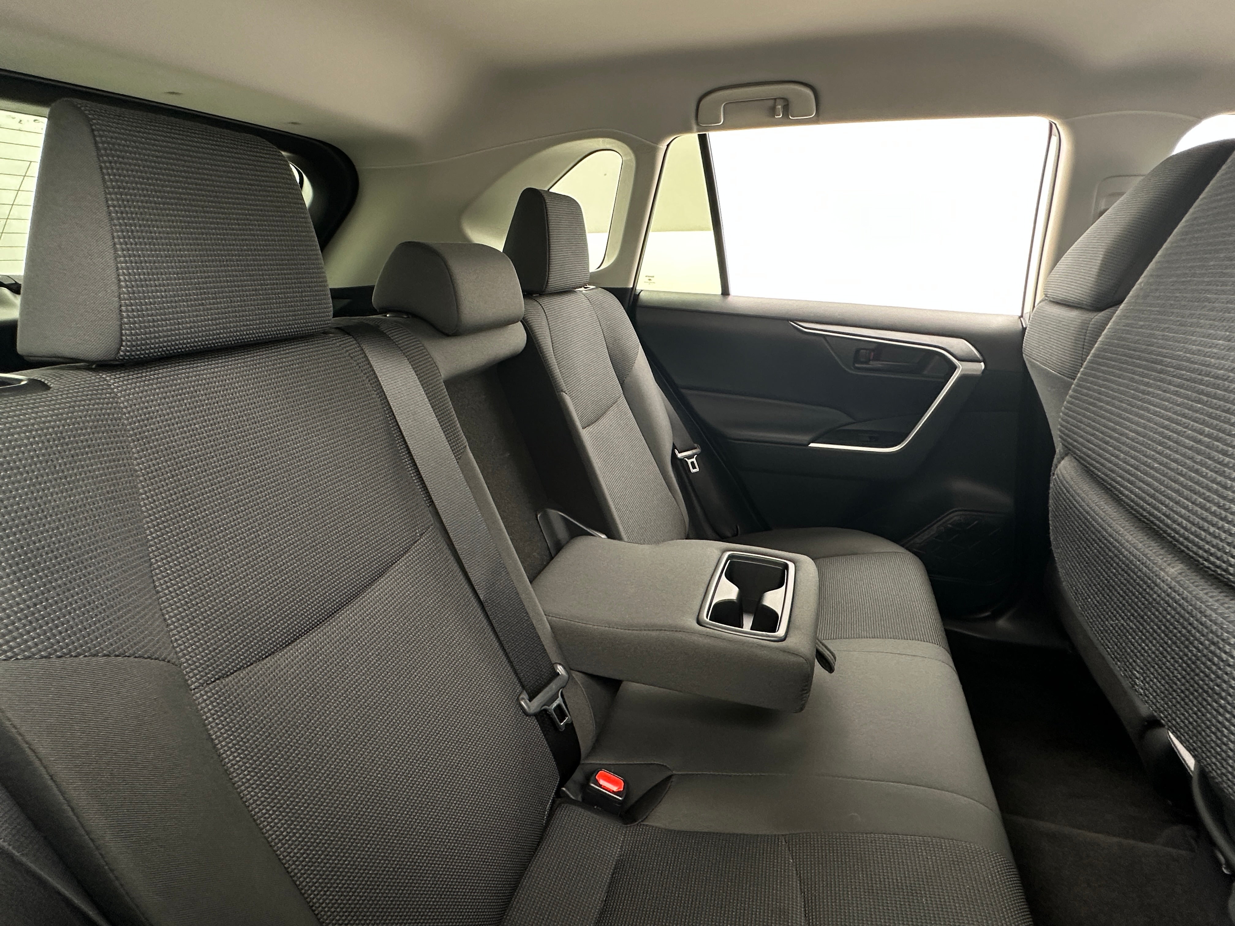 2019 Toyota RAV4 LE 6