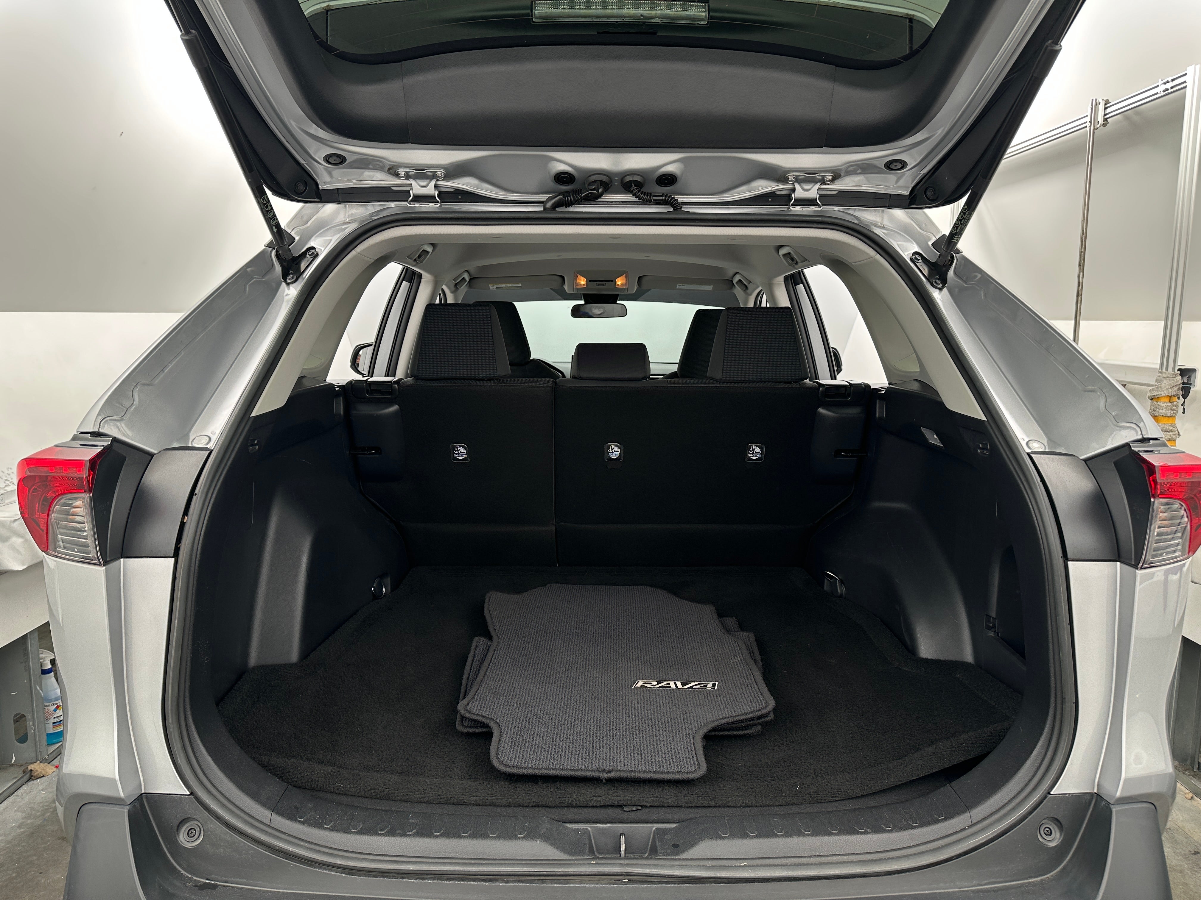2019 Toyota RAV4 LE 7
