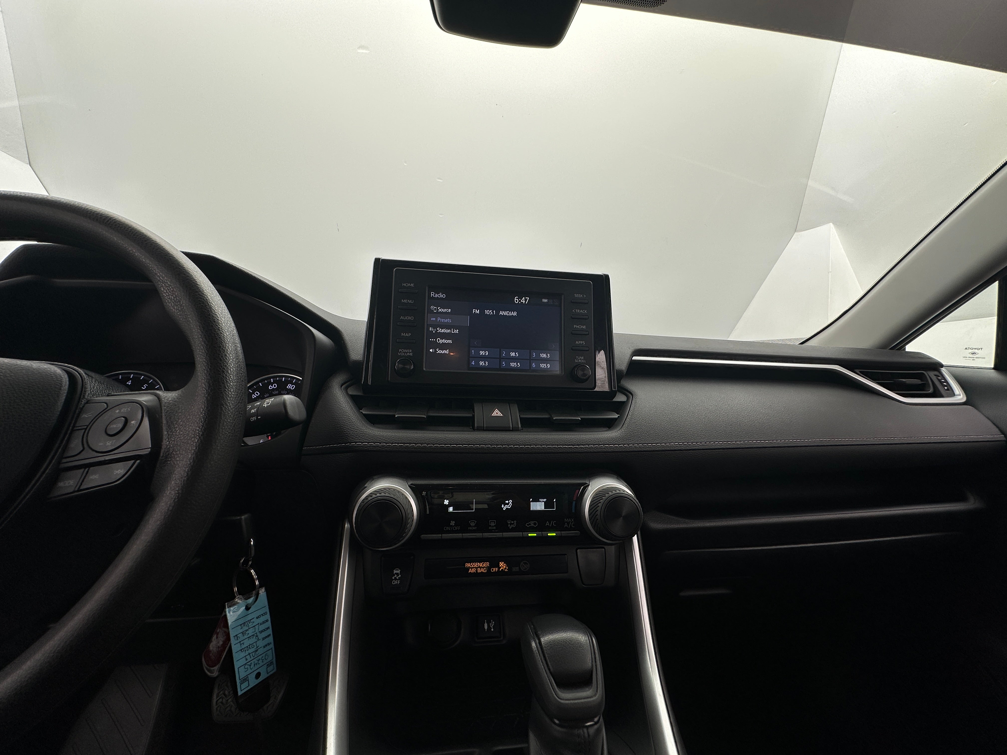 2019 Toyota RAV4 LE 4