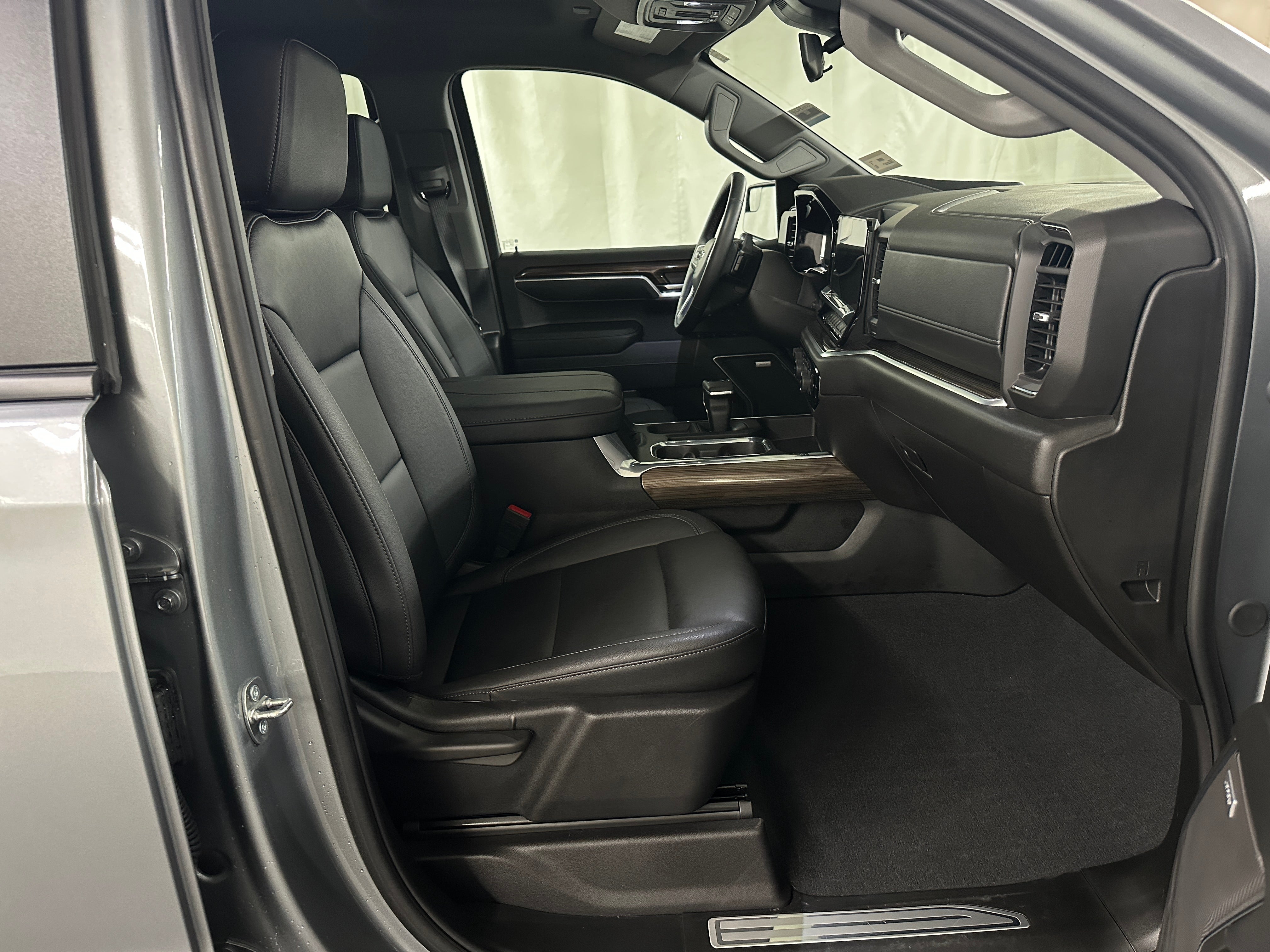 2024 Chevrolet Silverado 1500 RST 2