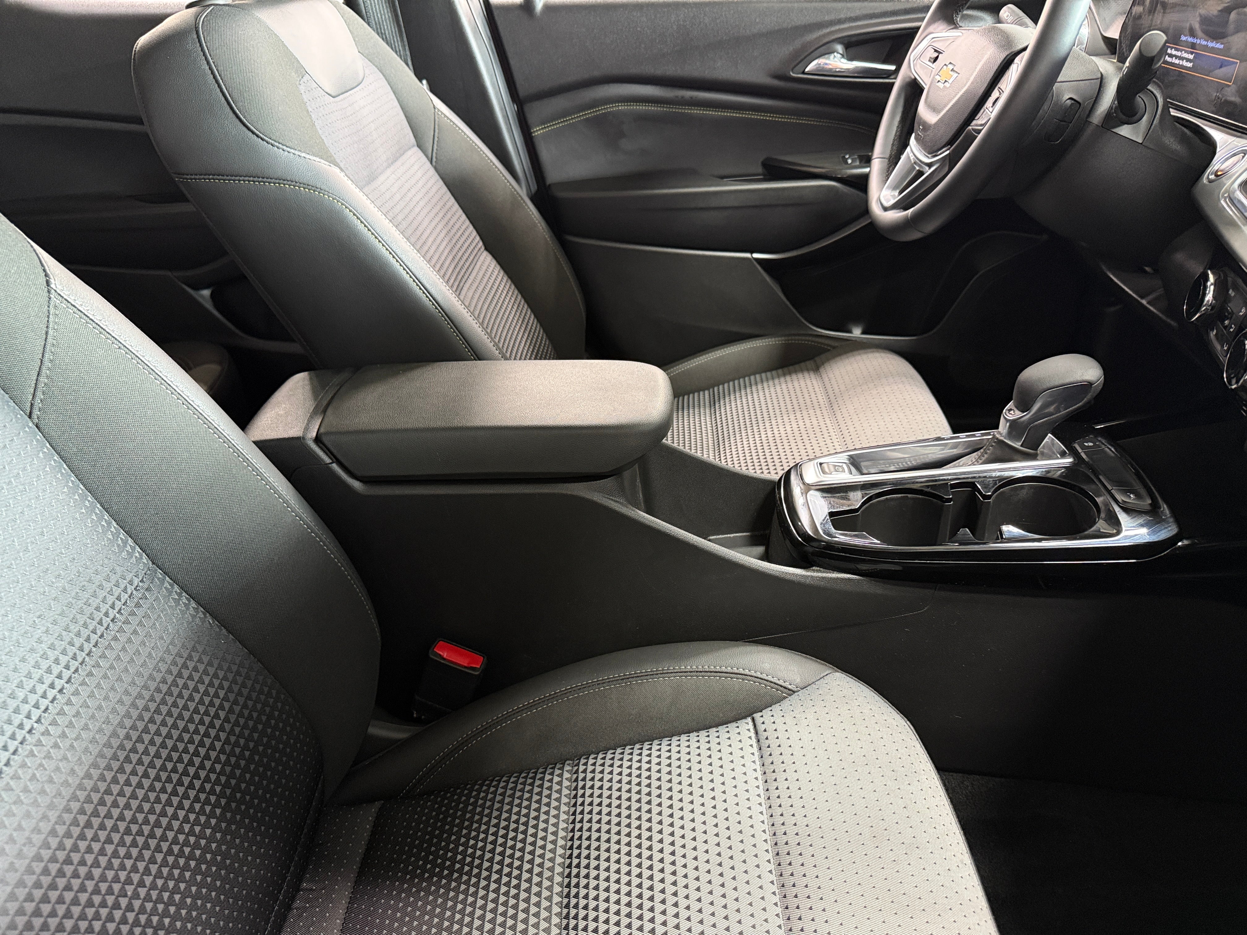 2024 Chevrolet Trax LT 2