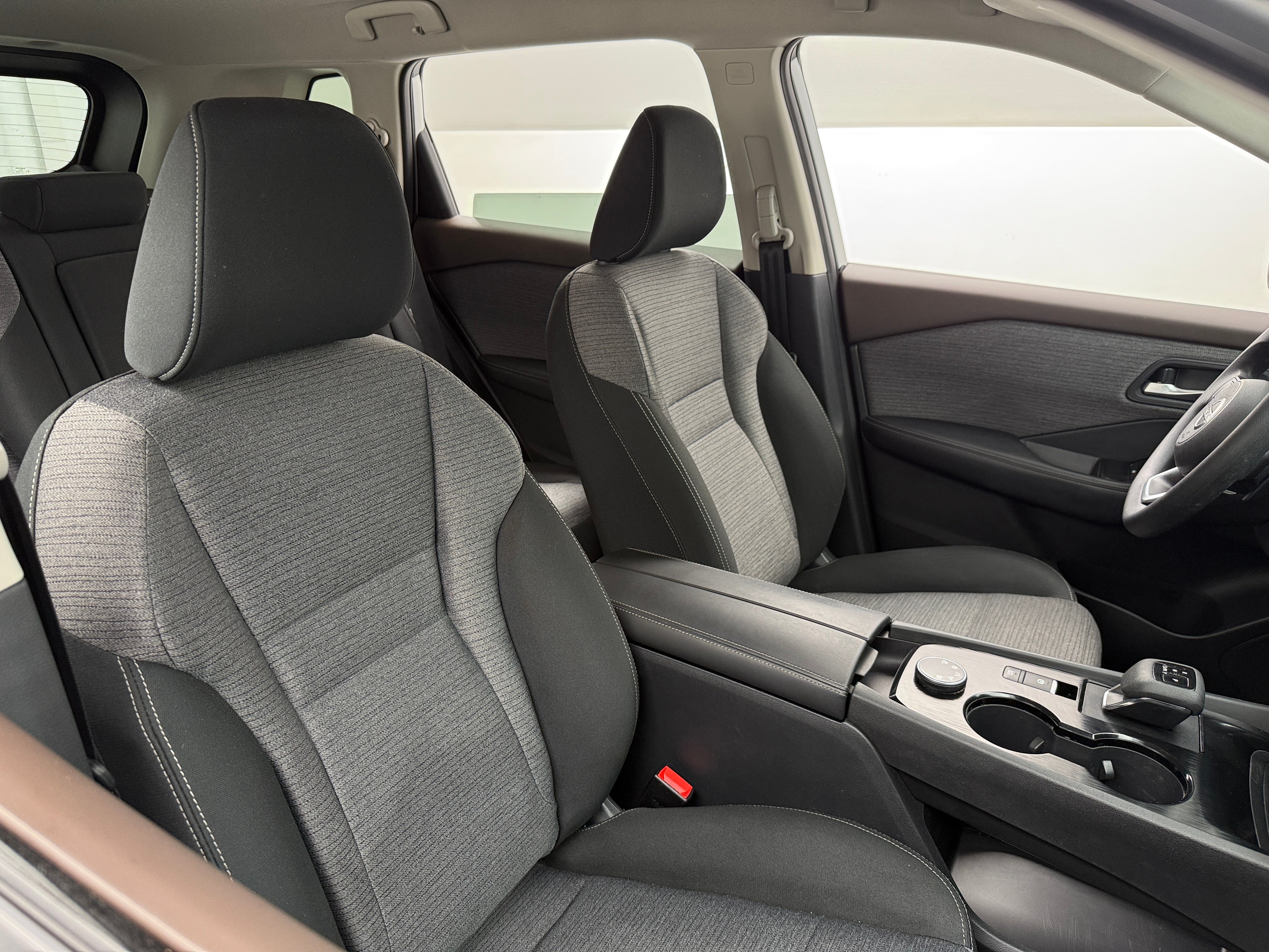 2022 Nissan Rogue SV 2