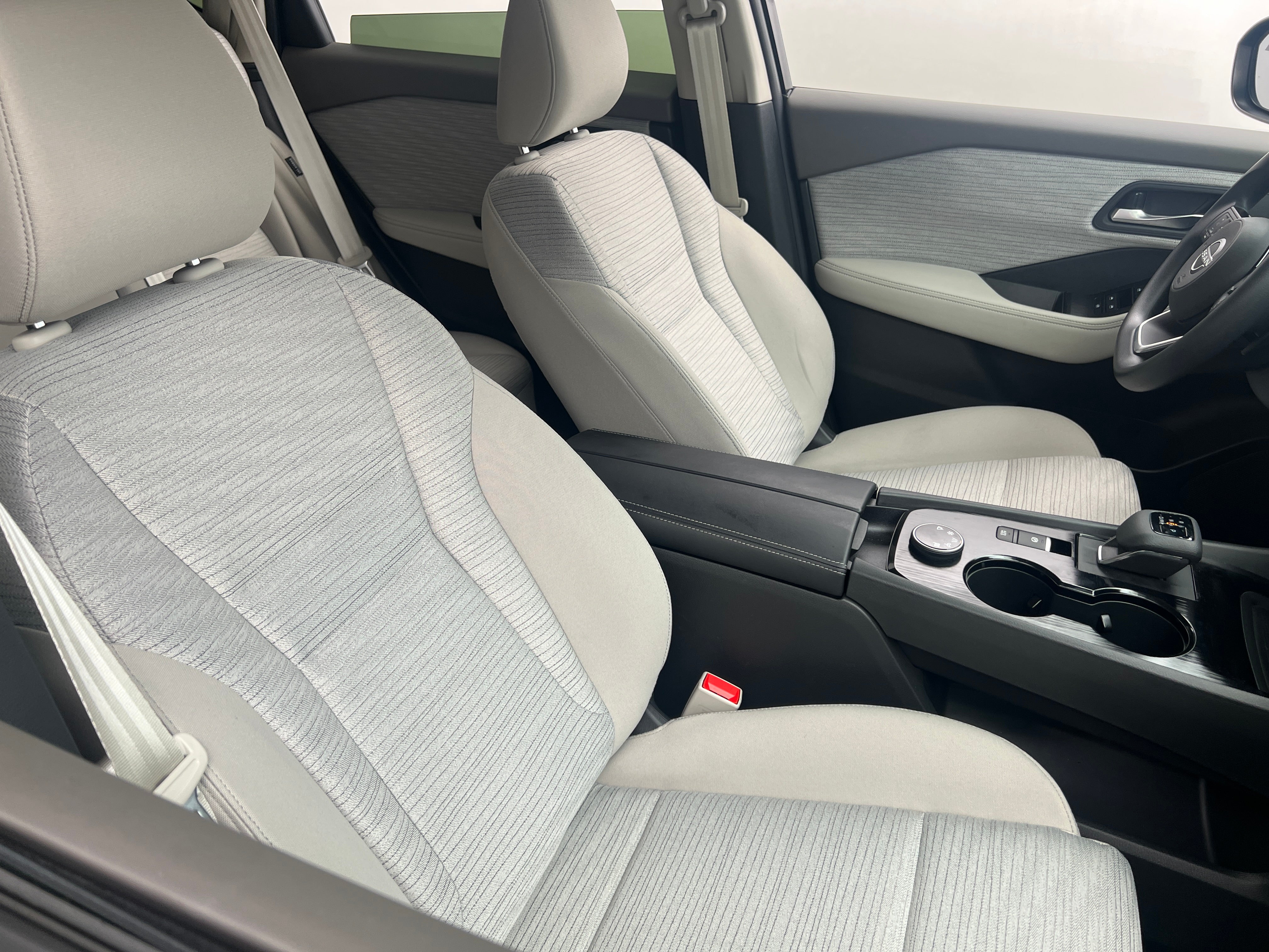 2023 Nissan Rogue SV 2