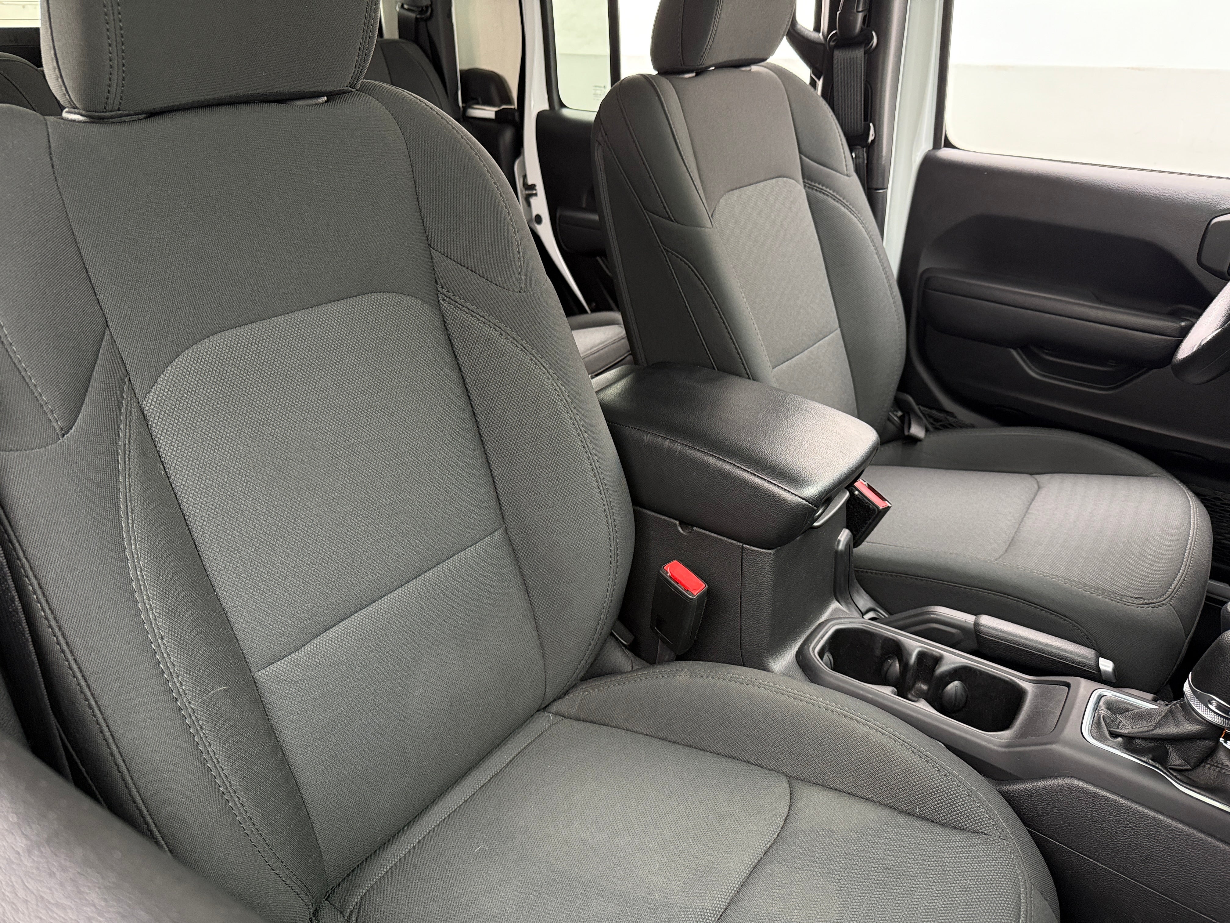 2022 Jeep Gladiator Sport 2
