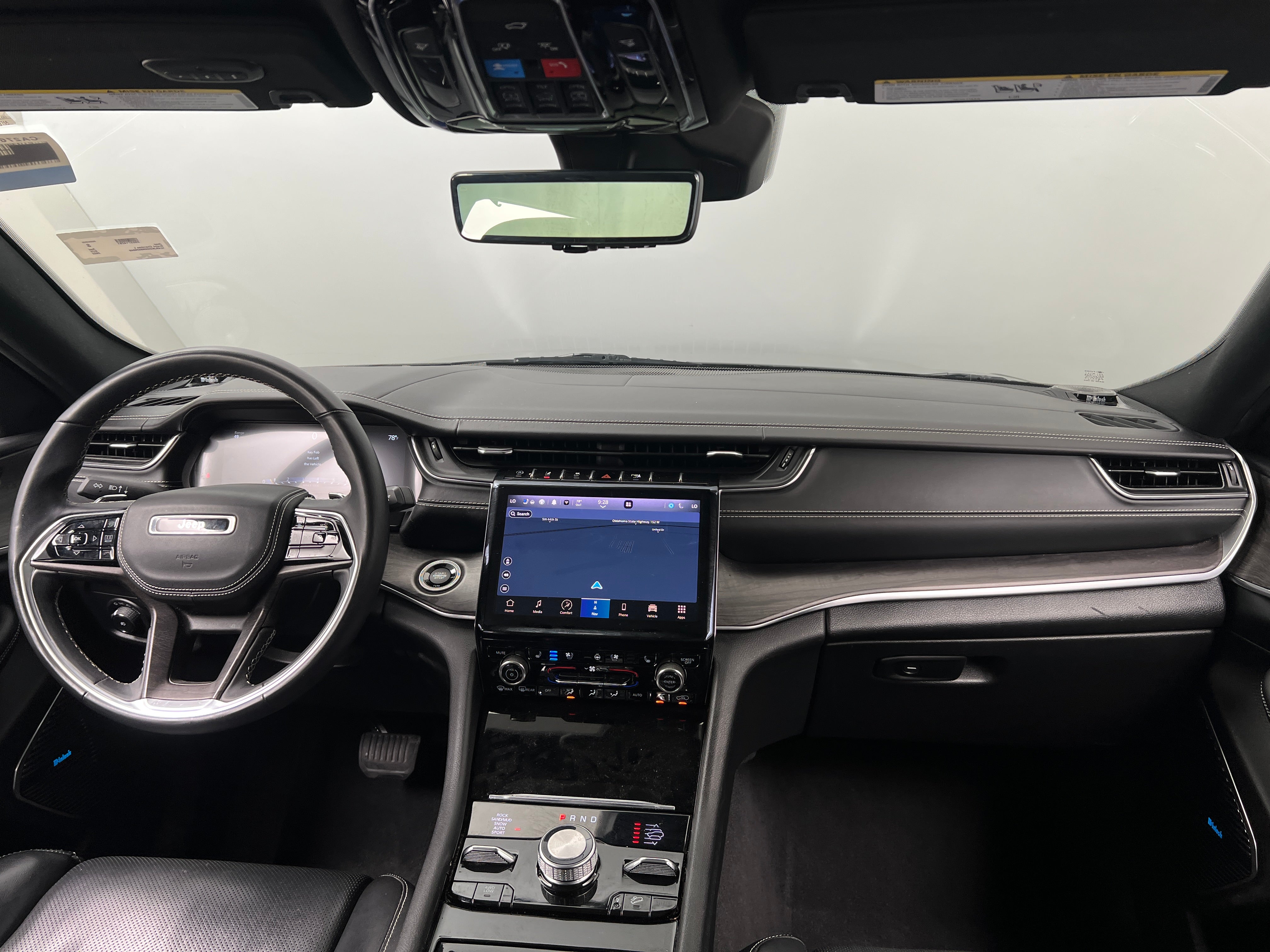 2022 Jeep Grand Cherokee L Overland 2