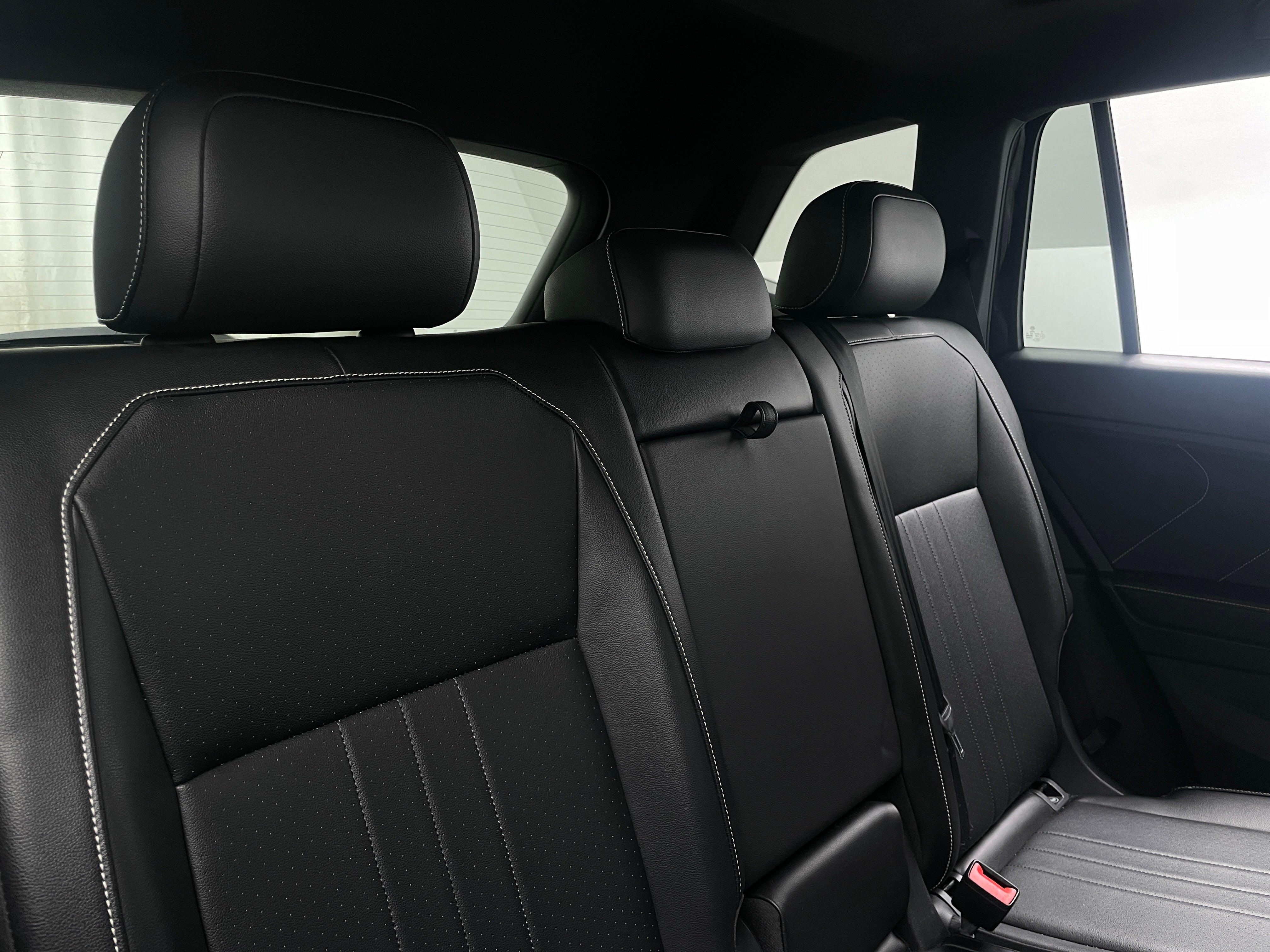2022 Volkswagen Tiguan SE R-Line Black 5