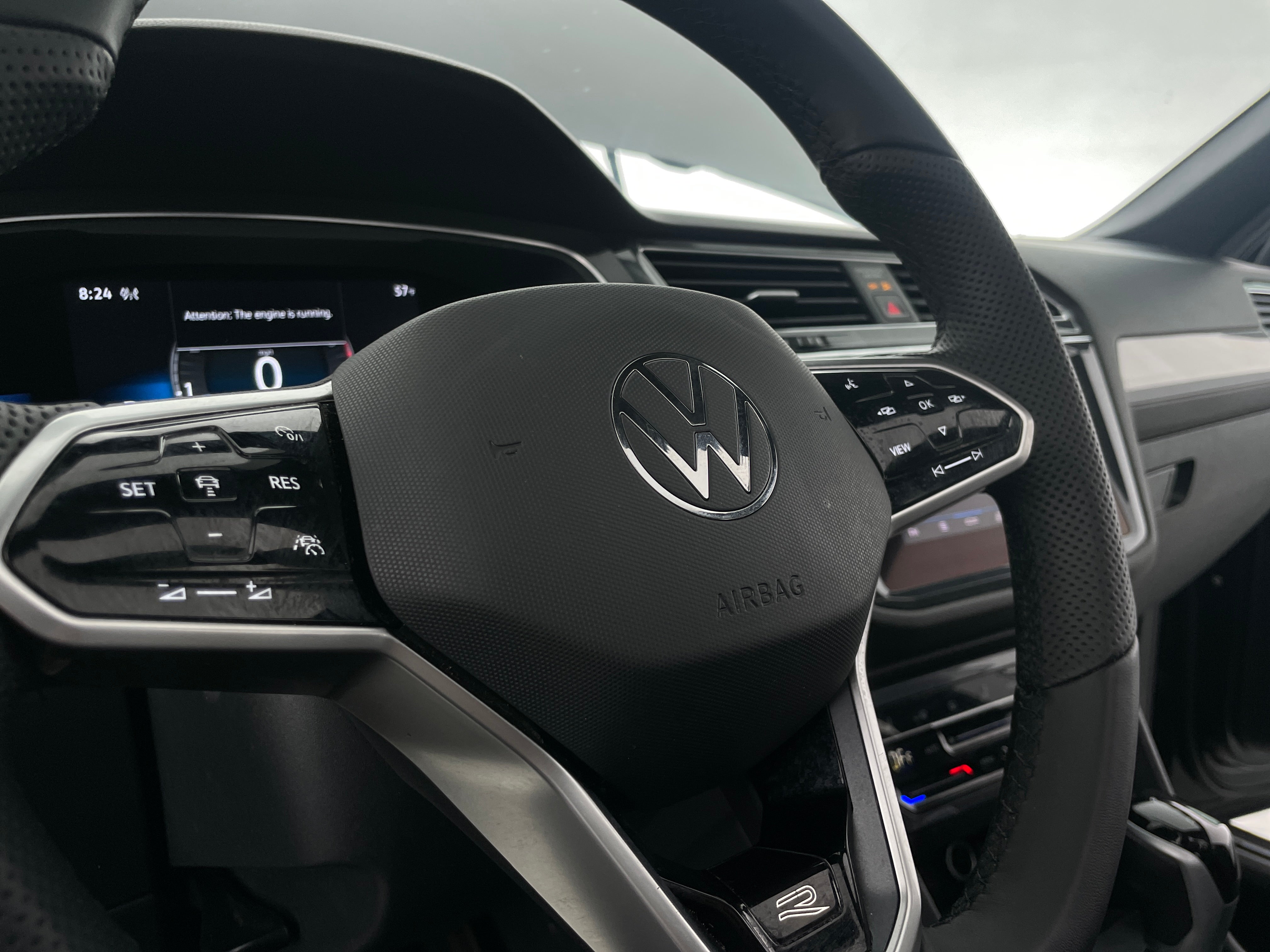 2022 Volkswagen Tiguan SE R-Line Black 4