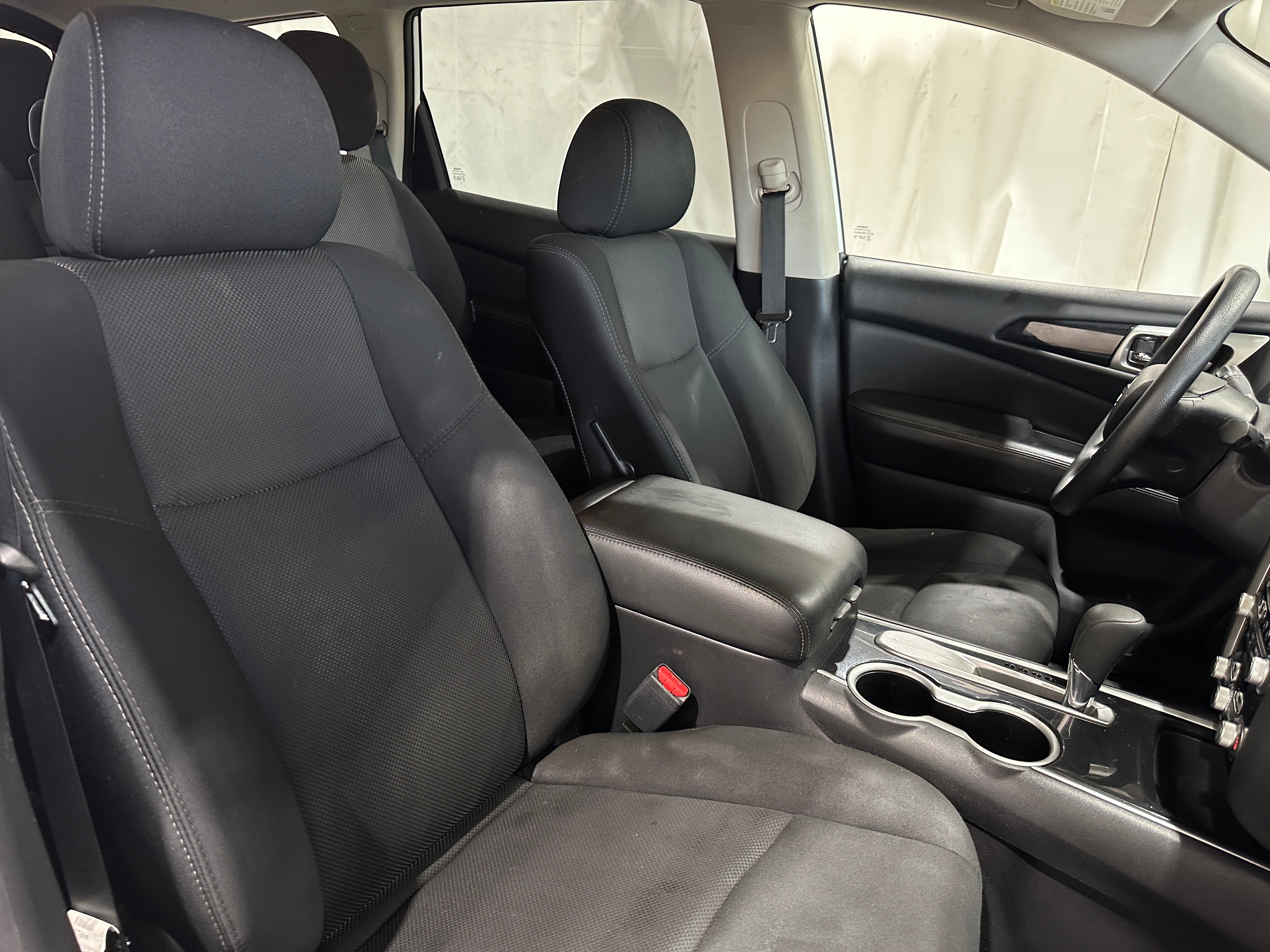 2018 Nissan Pathfinder S 2