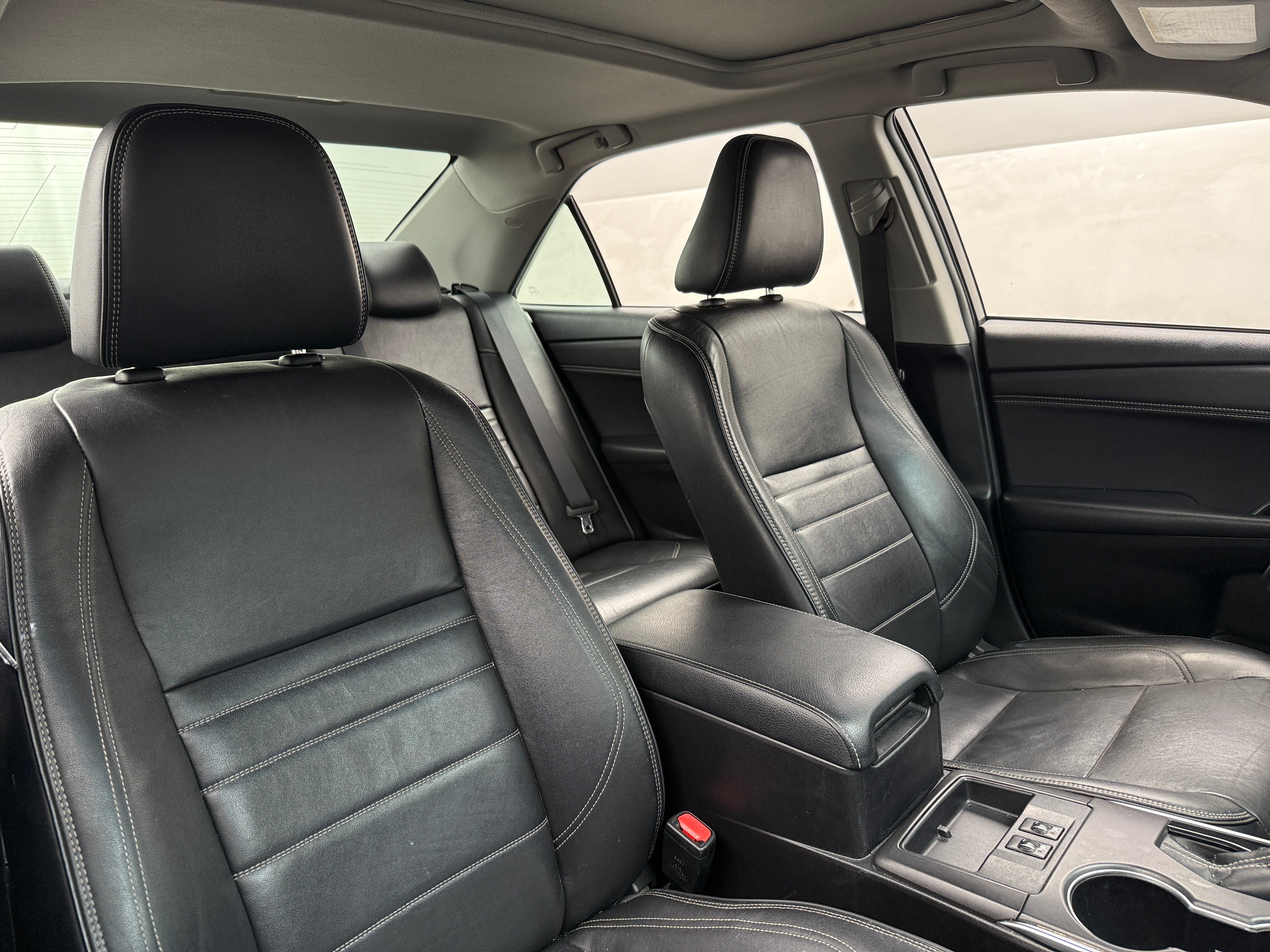 2017 Toyota Camry XLE 2