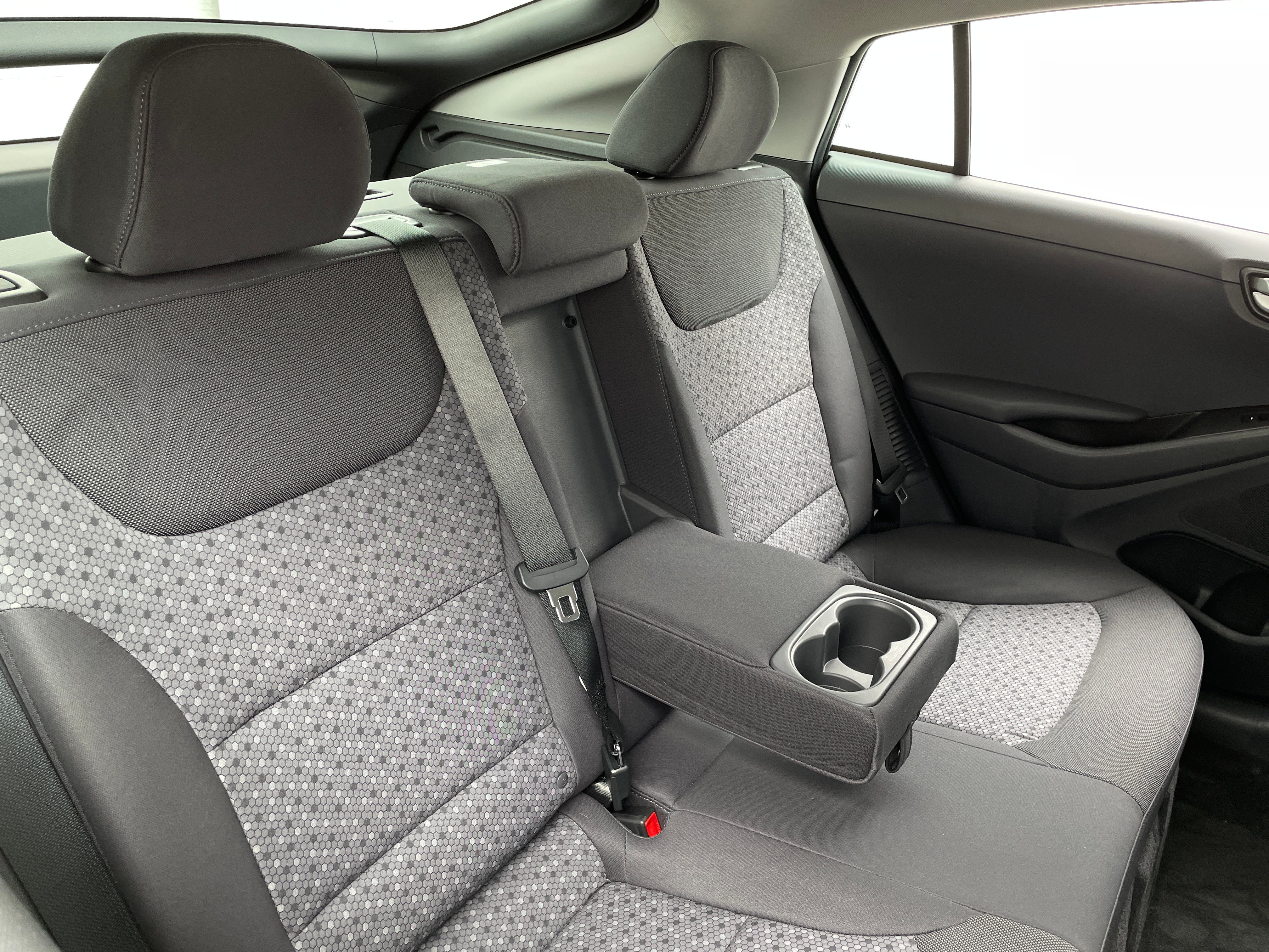 2019 Hyundai Ioniq SE 6