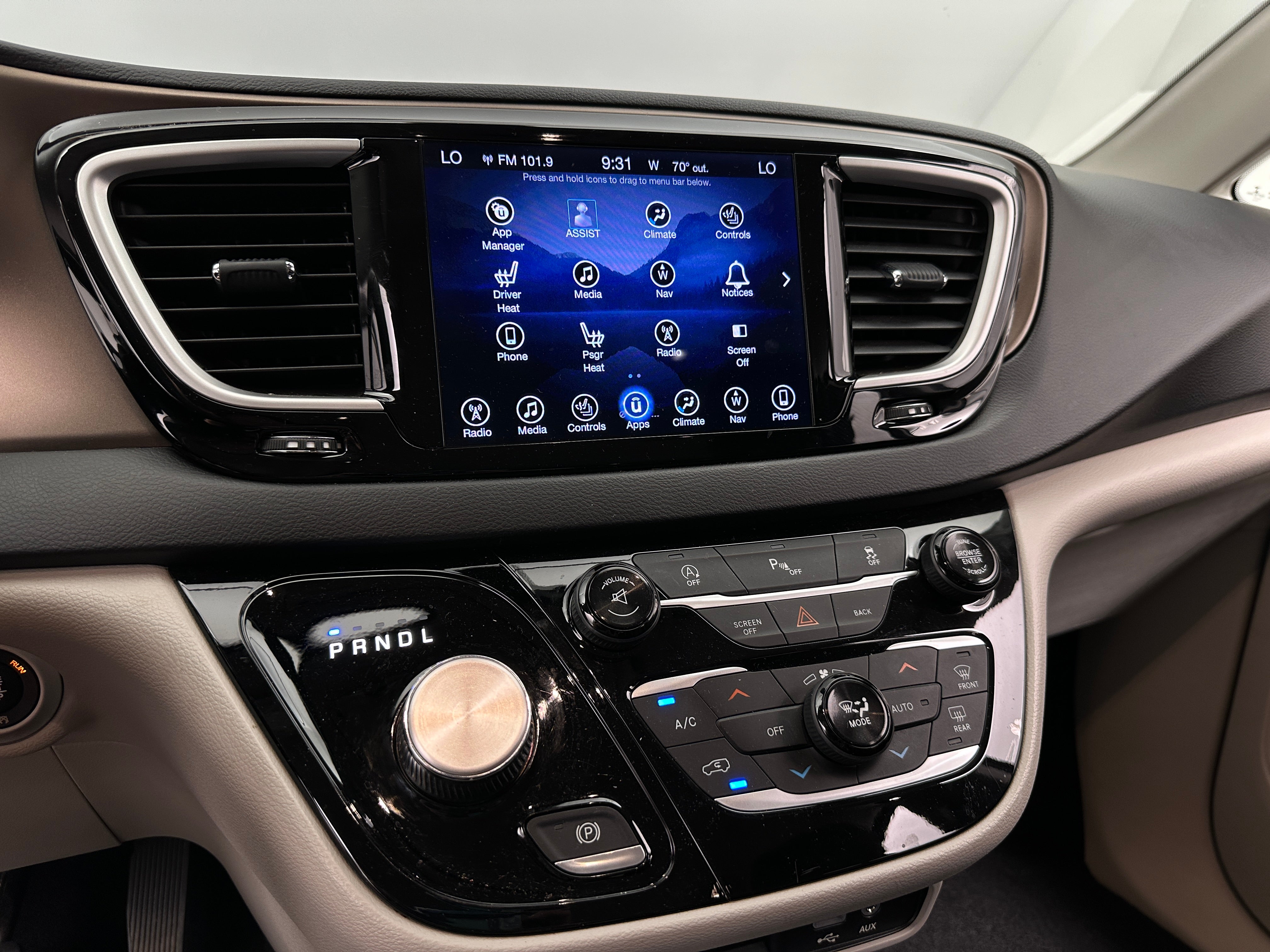 2017 Chrysler Pacifica Touring L 3