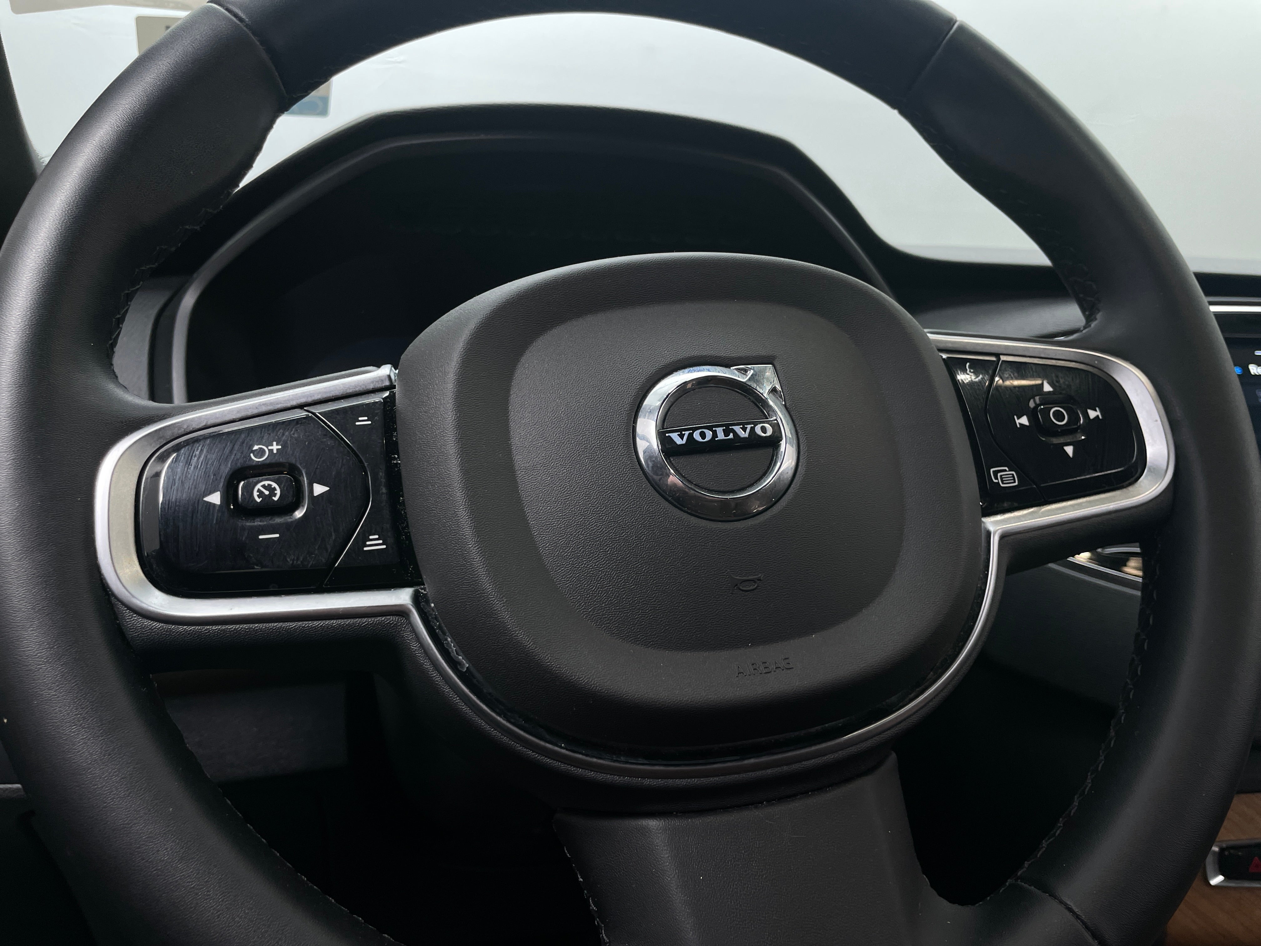 2023 Volvo XC90 B5 Plus 4