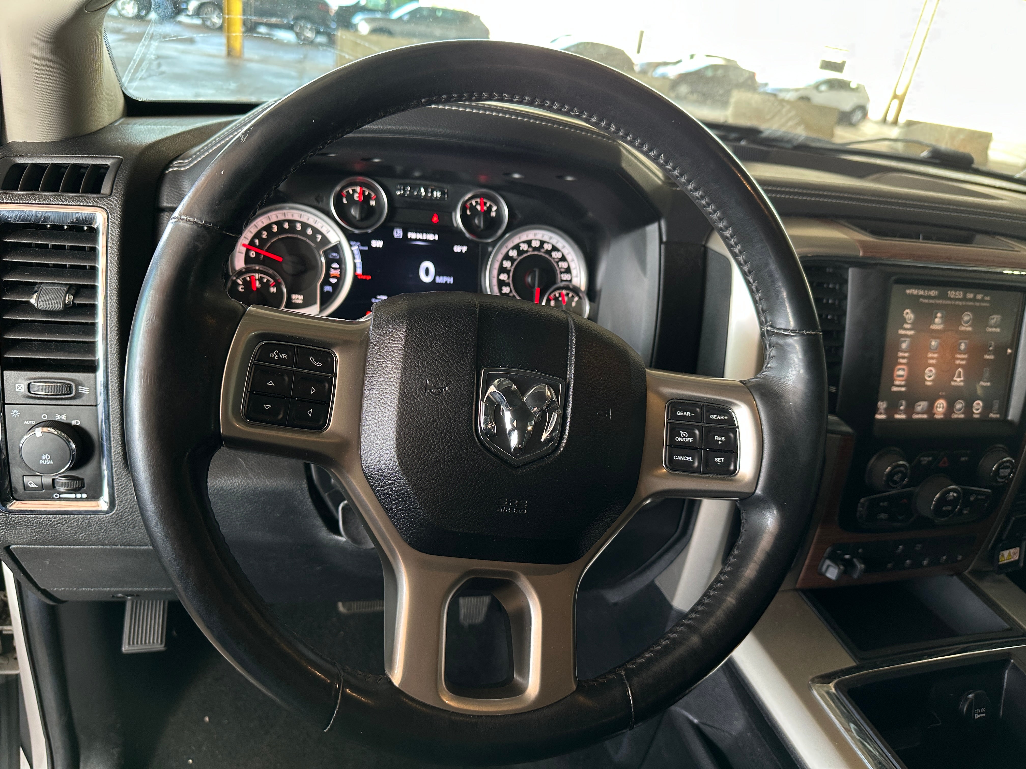 2015 RAM 1500 Laramie 4