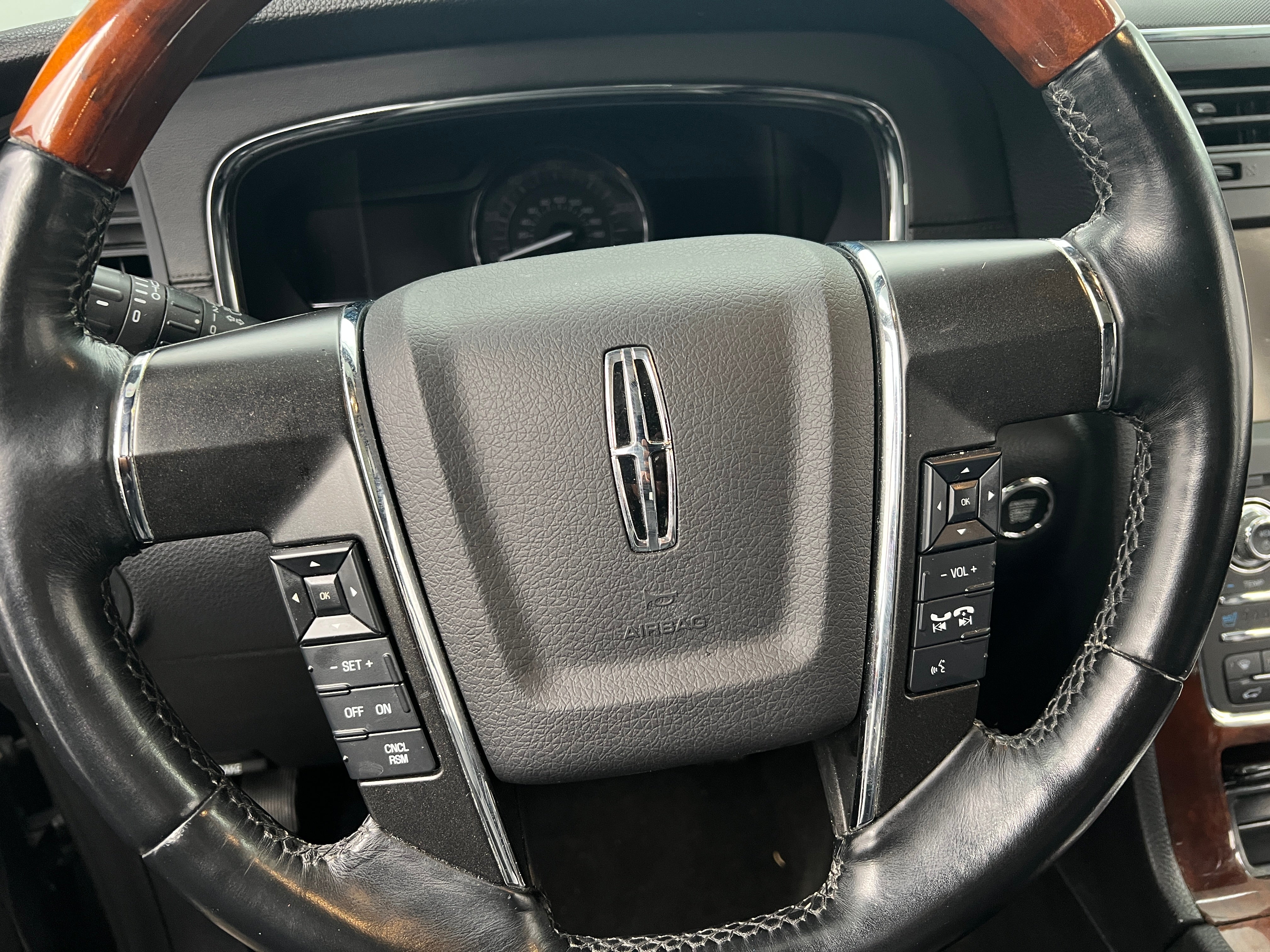 2015 Lincoln Navigator  4