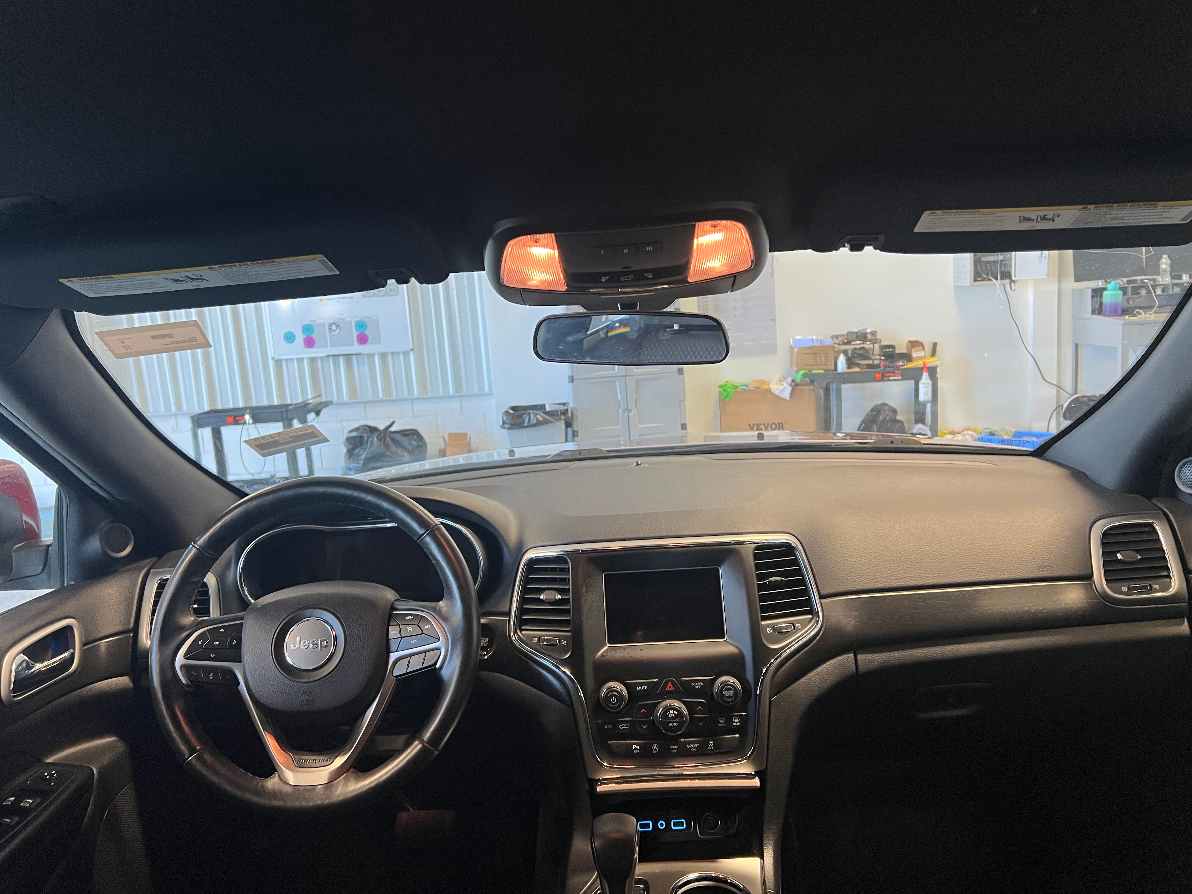 2018 Jeep Grand Cherokee Laredo 3