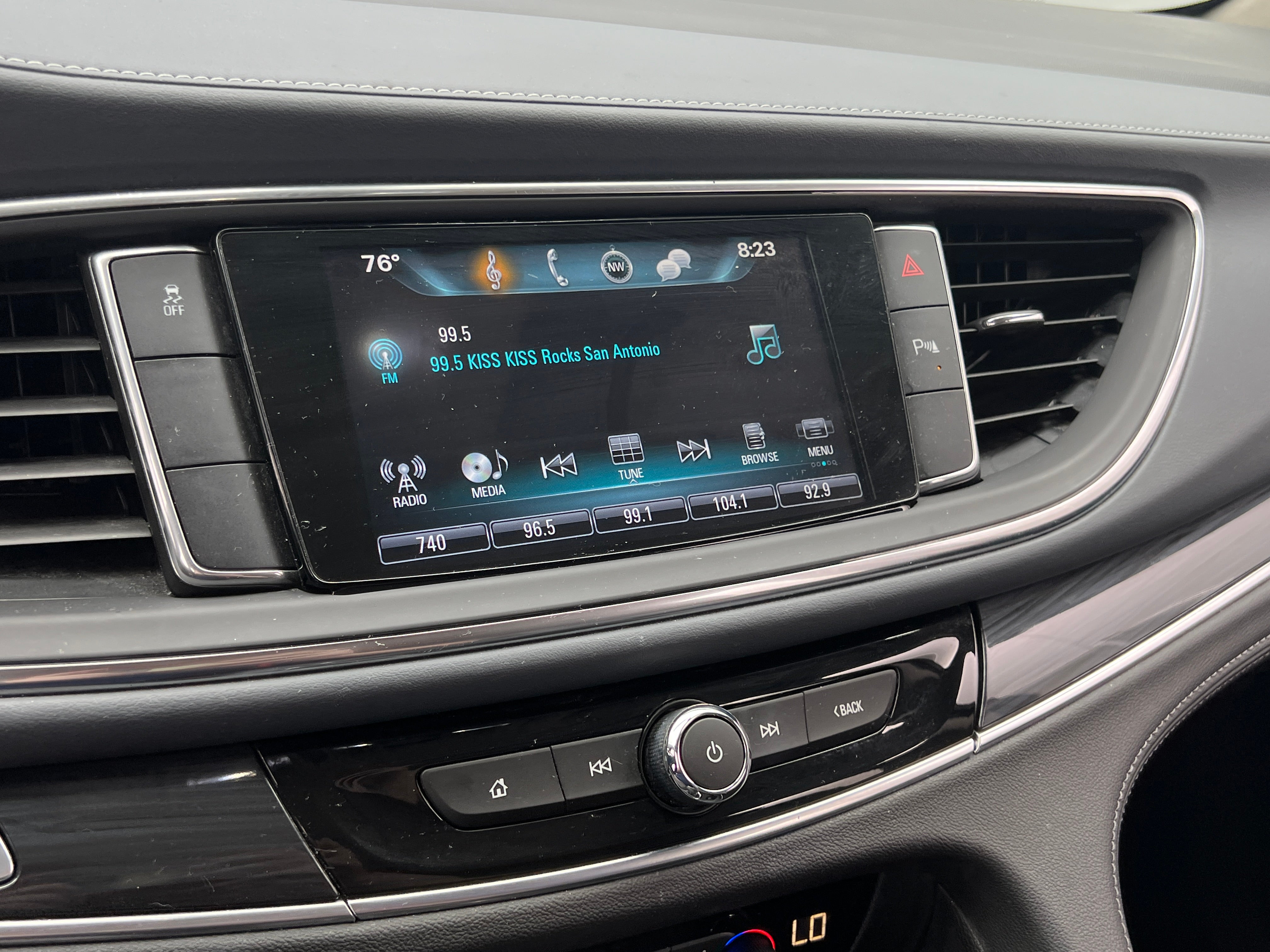 2019 Buick Enclave Essence 3