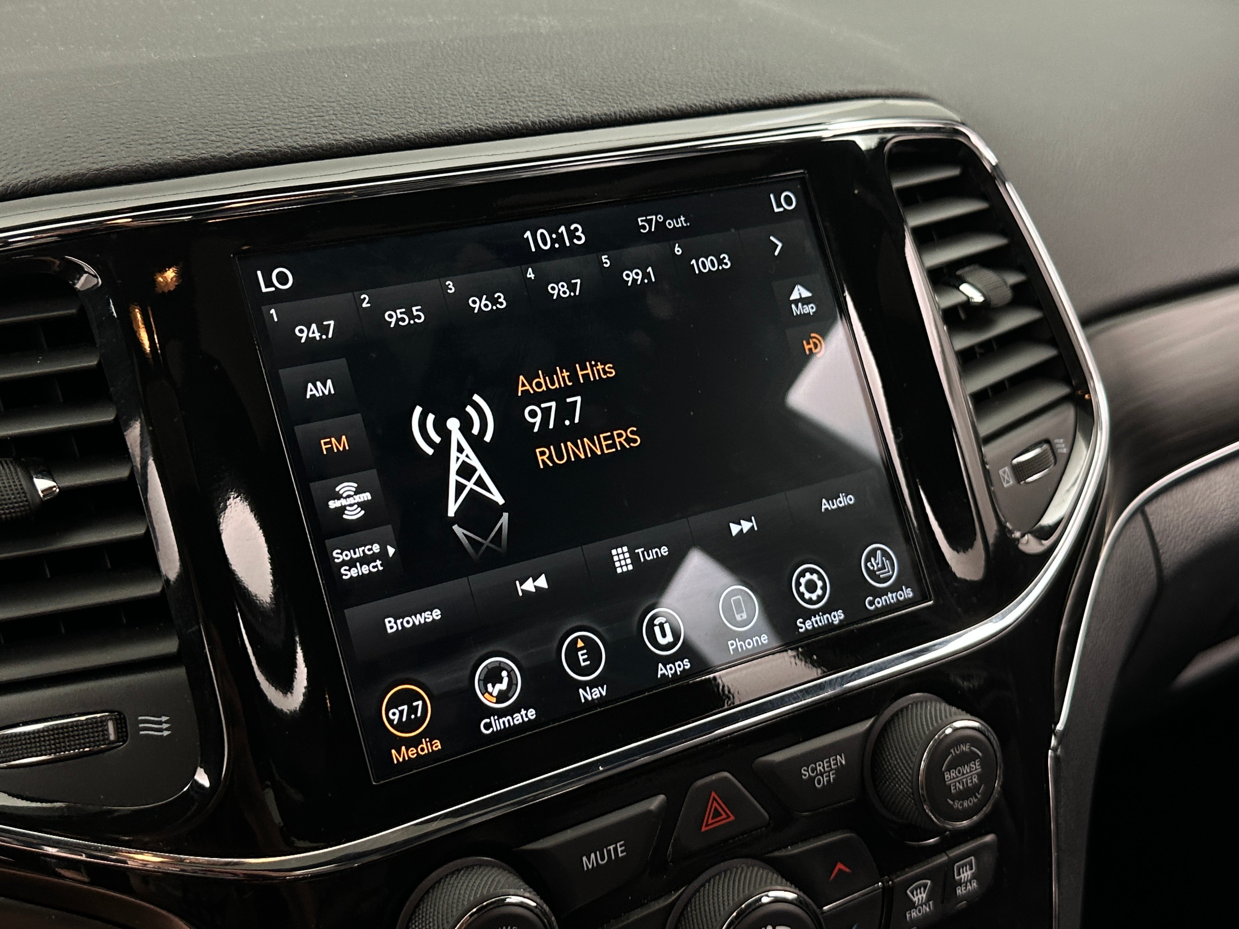2022 Jeep Grand Cherokee Limited Edition 3