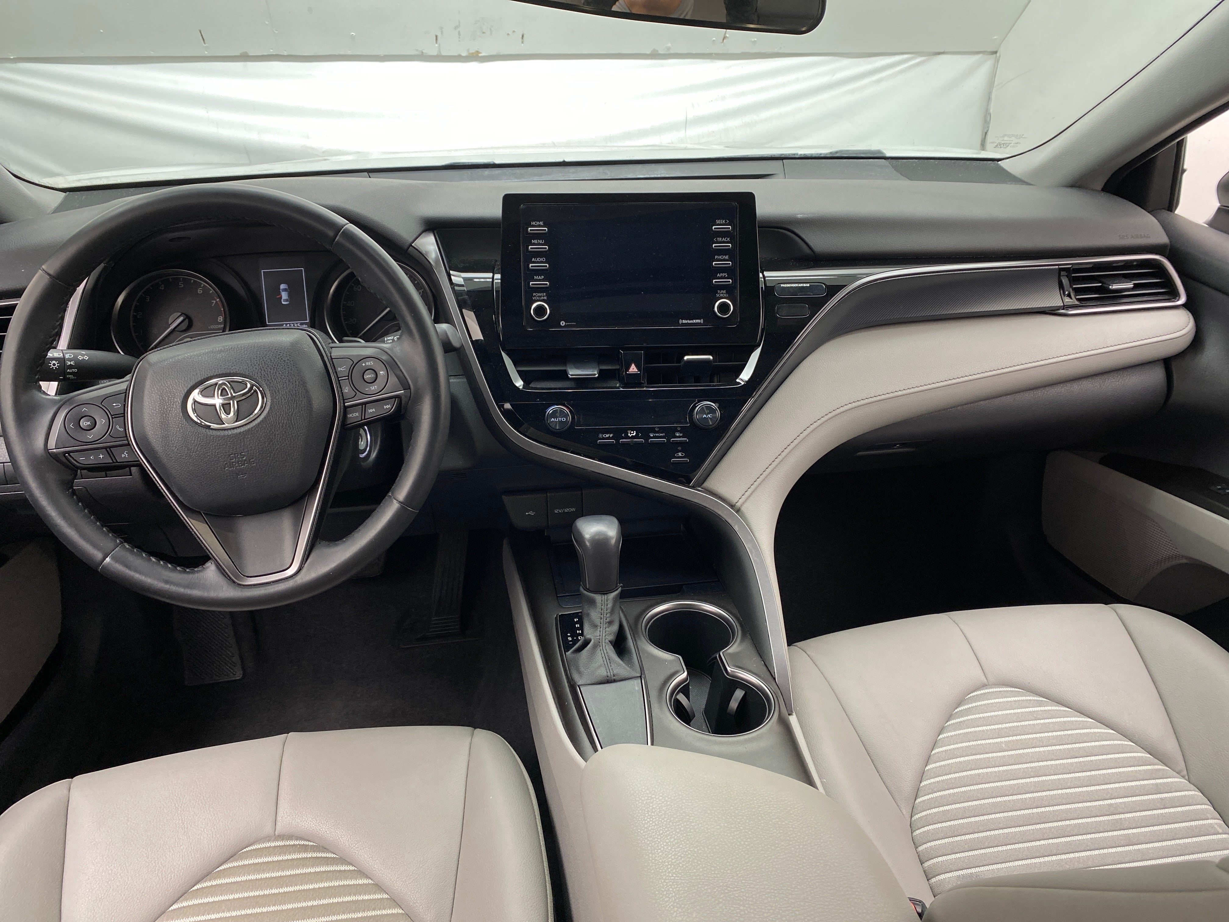 2021 Toyota Camry SE 2