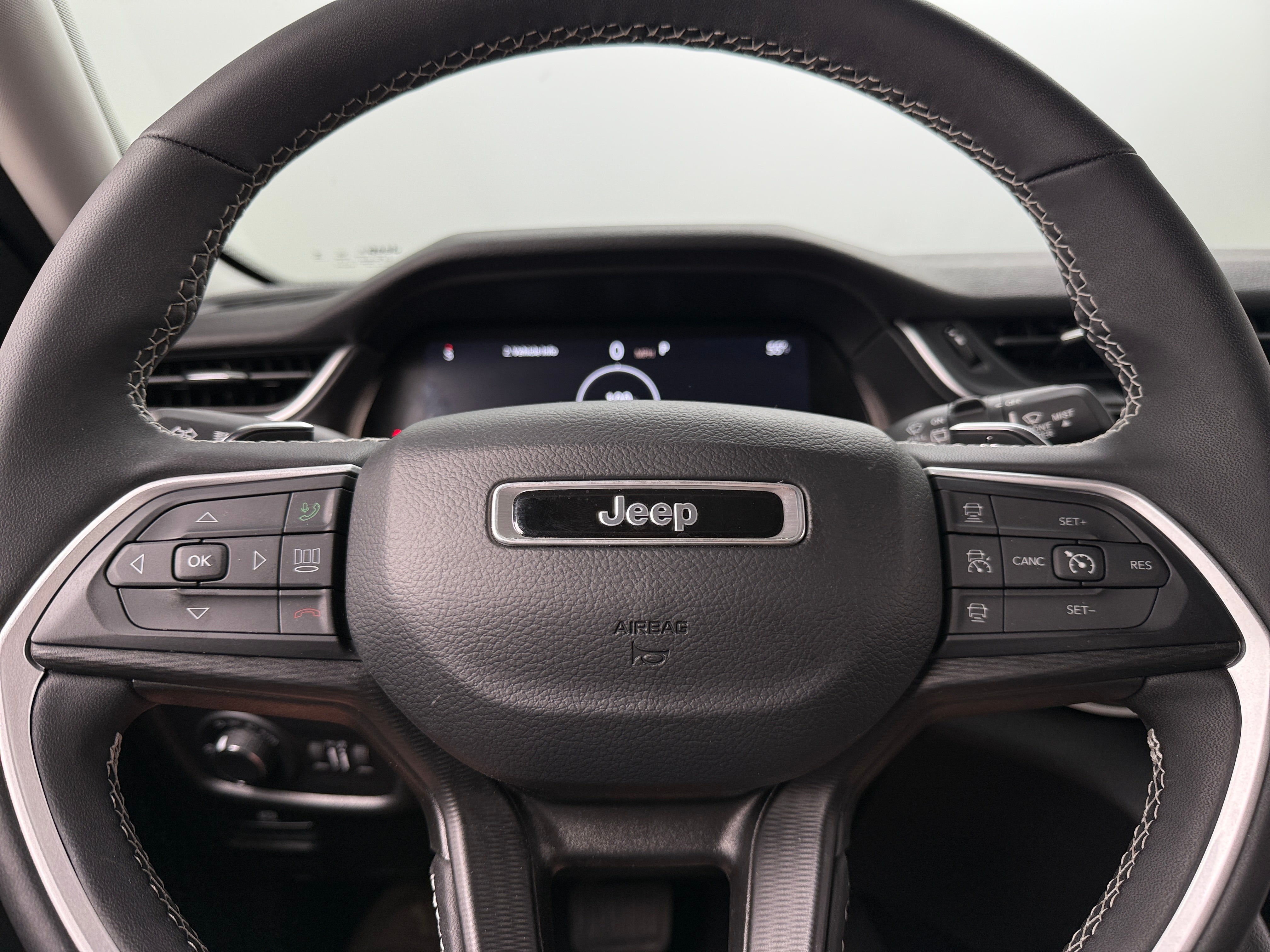2023 Jeep Grand Cherokee Laredo 5