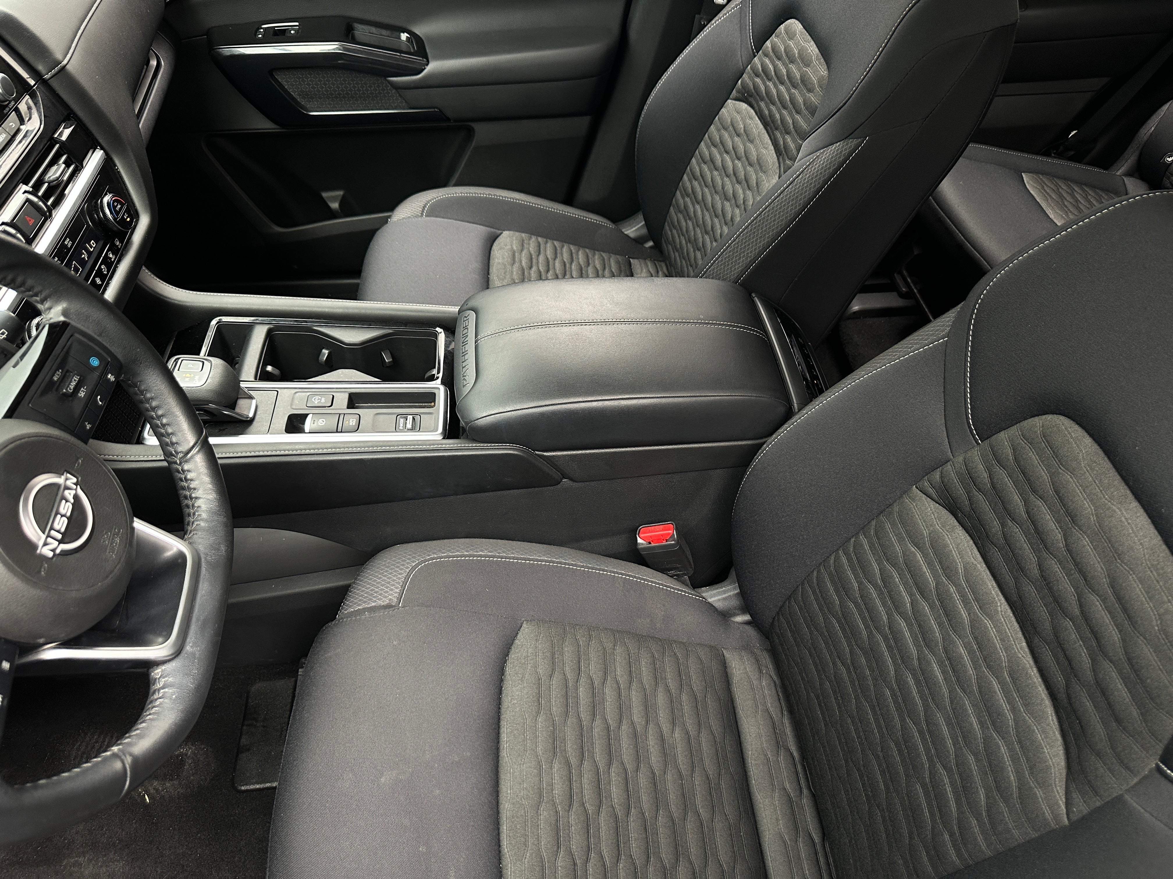 2022 Nissan Pathfinder SV 2