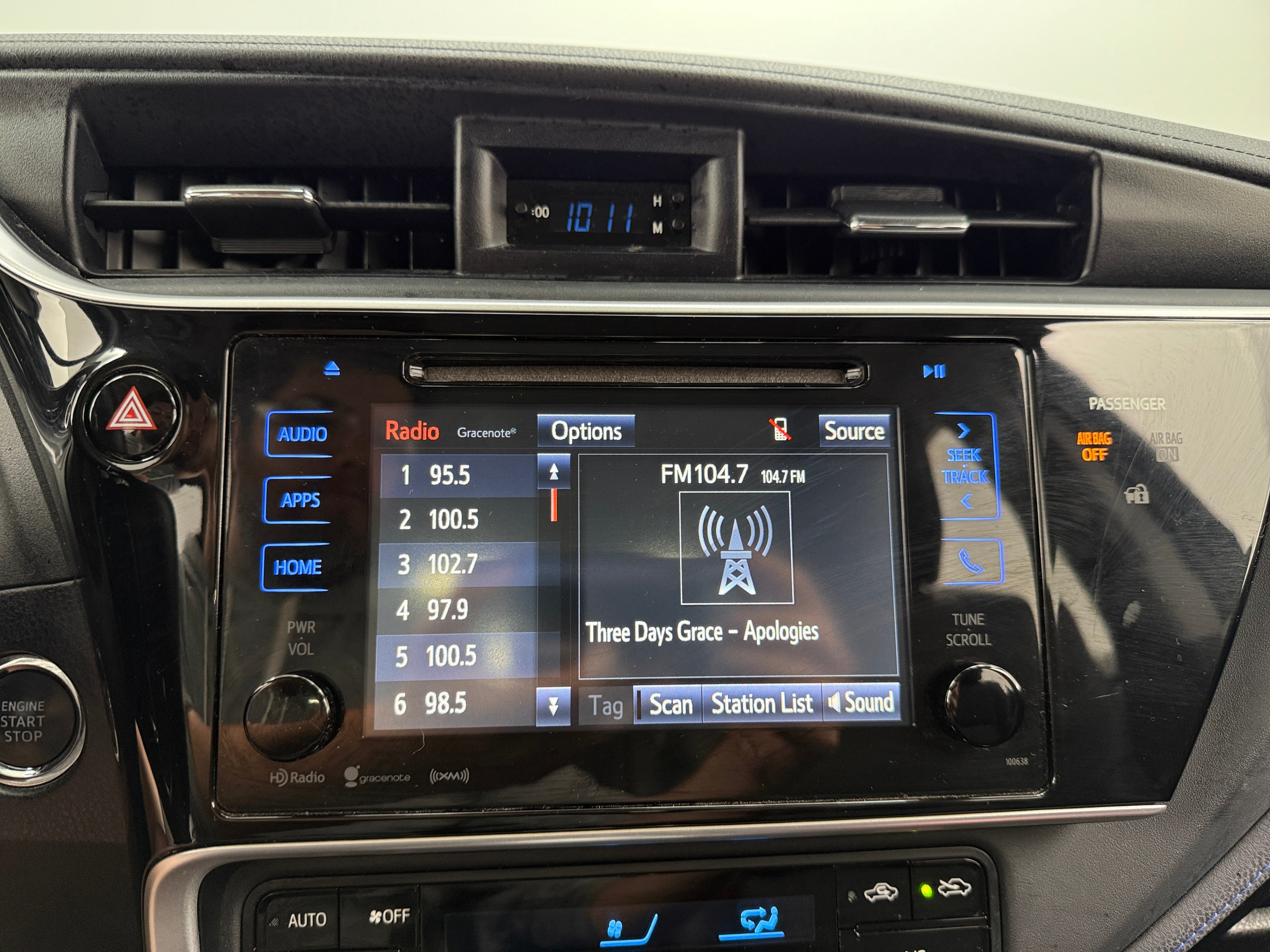2017 Toyota Corolla XSE 3