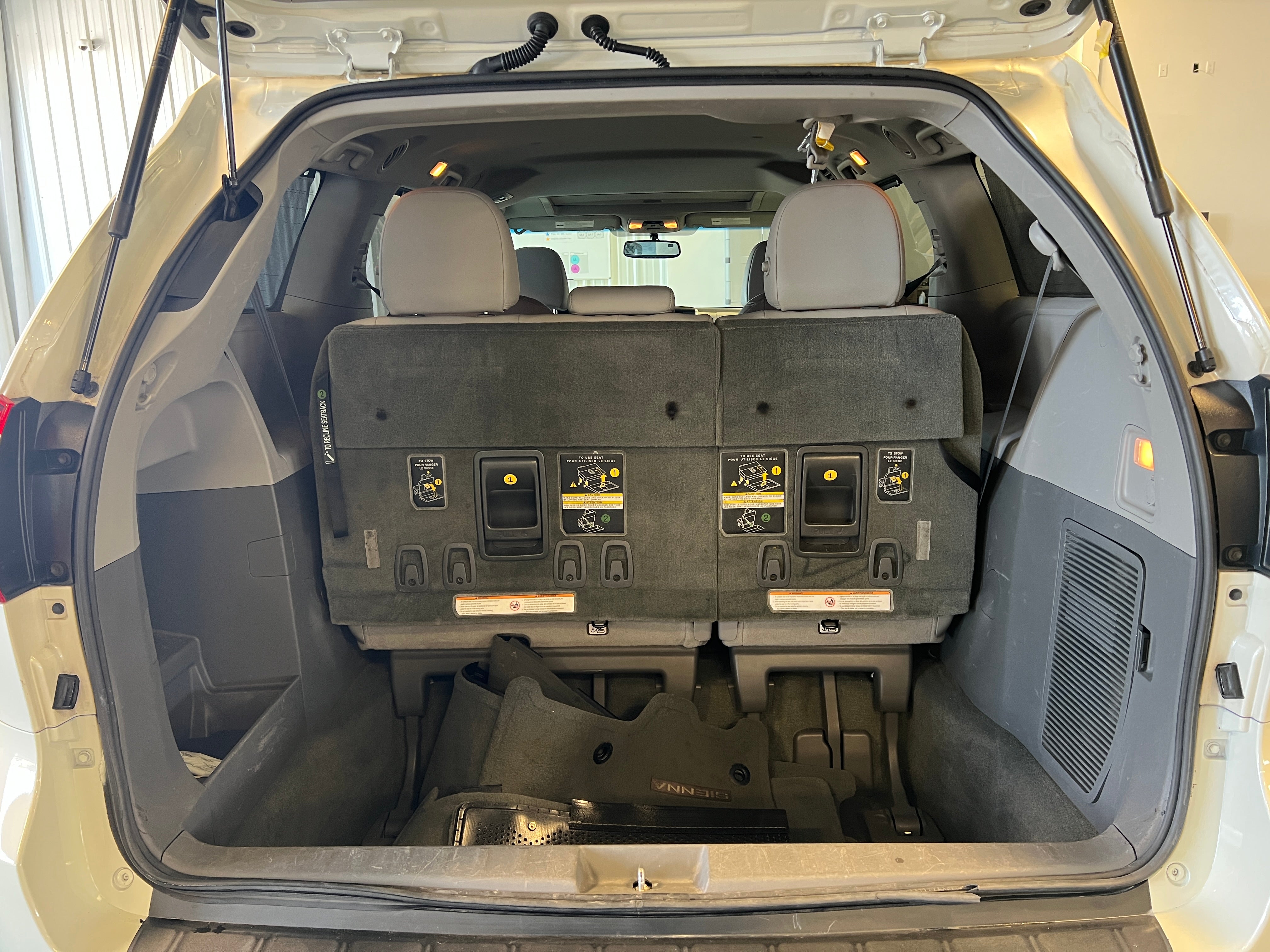 2016 Toyota Sienna XLE 6