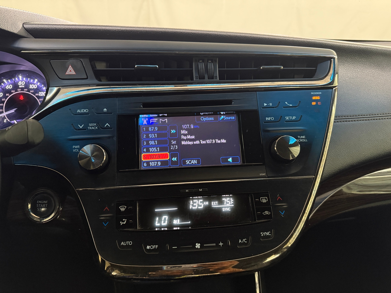 Thumbnail: 2013 Toyota Avalon - 3