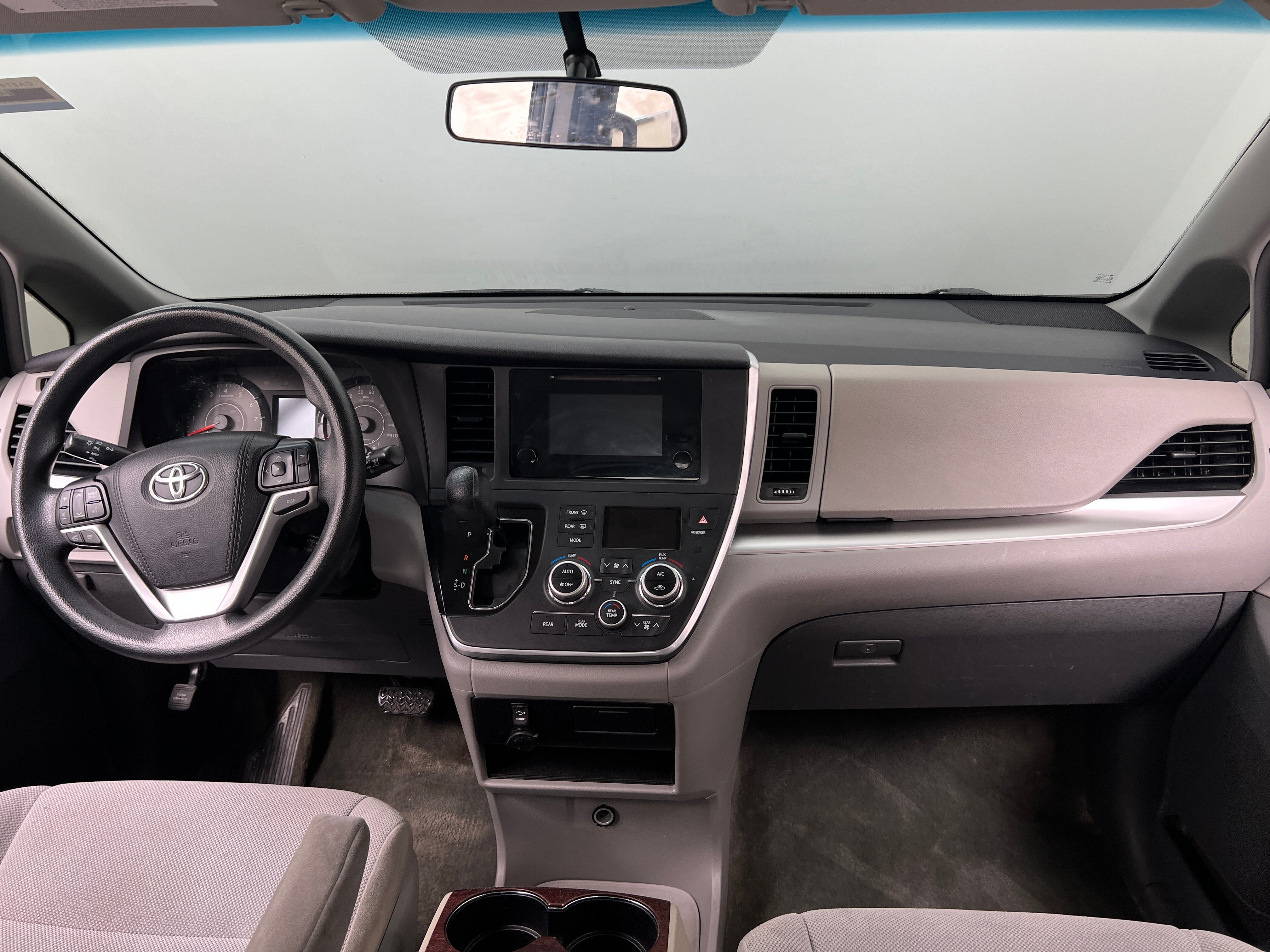 2015 Toyota Sienna L 3
