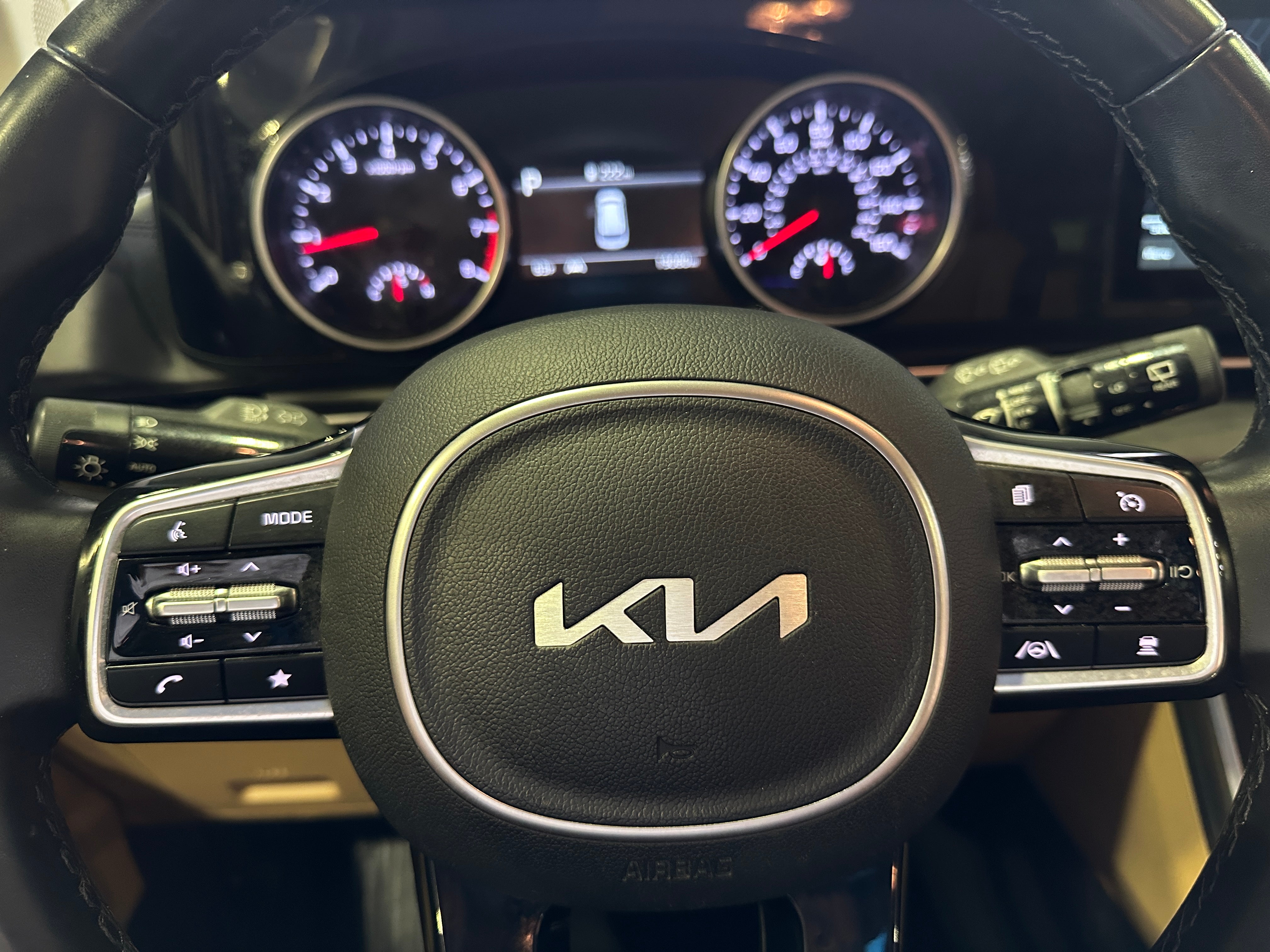 2022 Kia Carnival EX 4