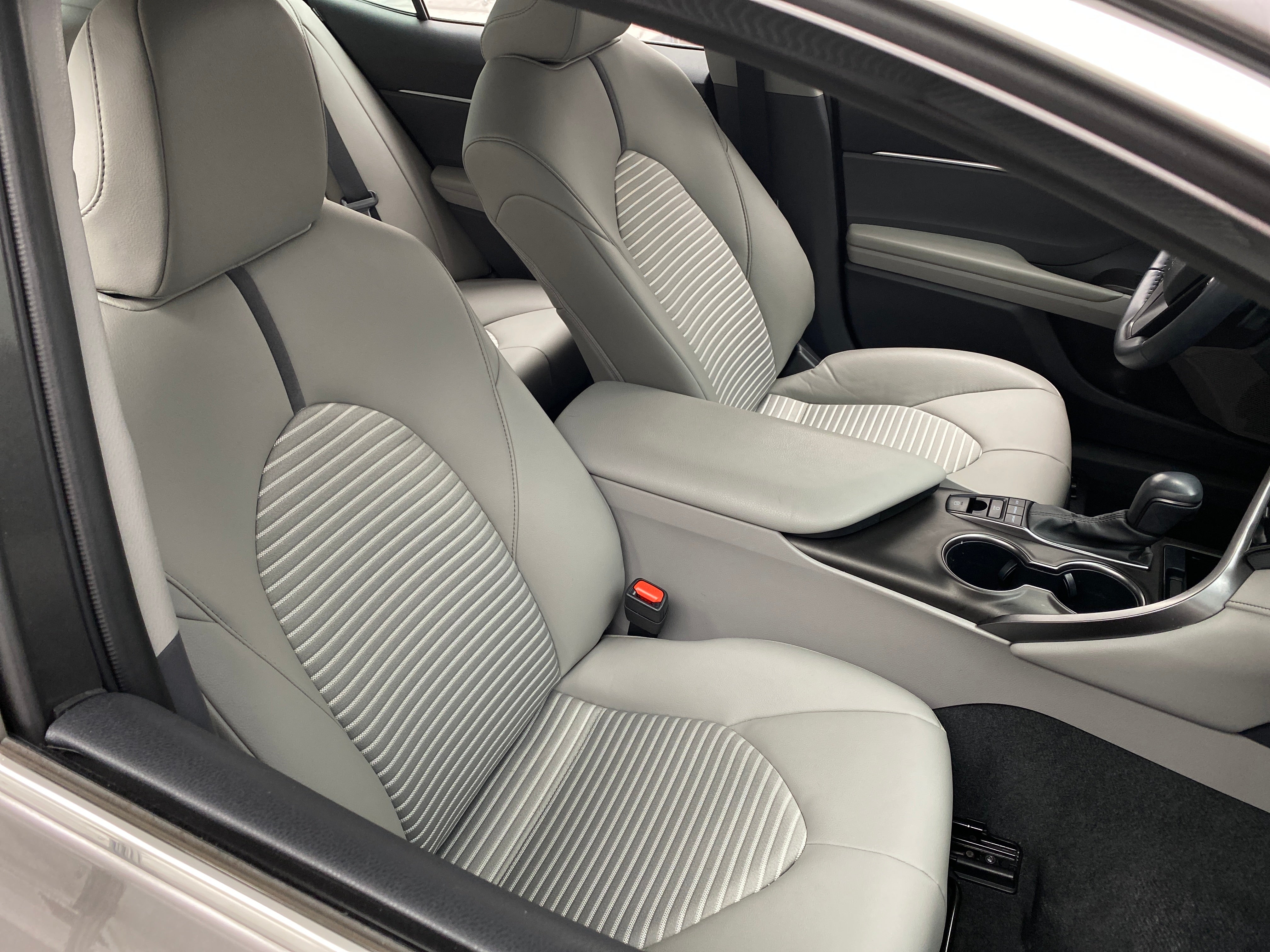 2023 Toyota Camry SE 2
