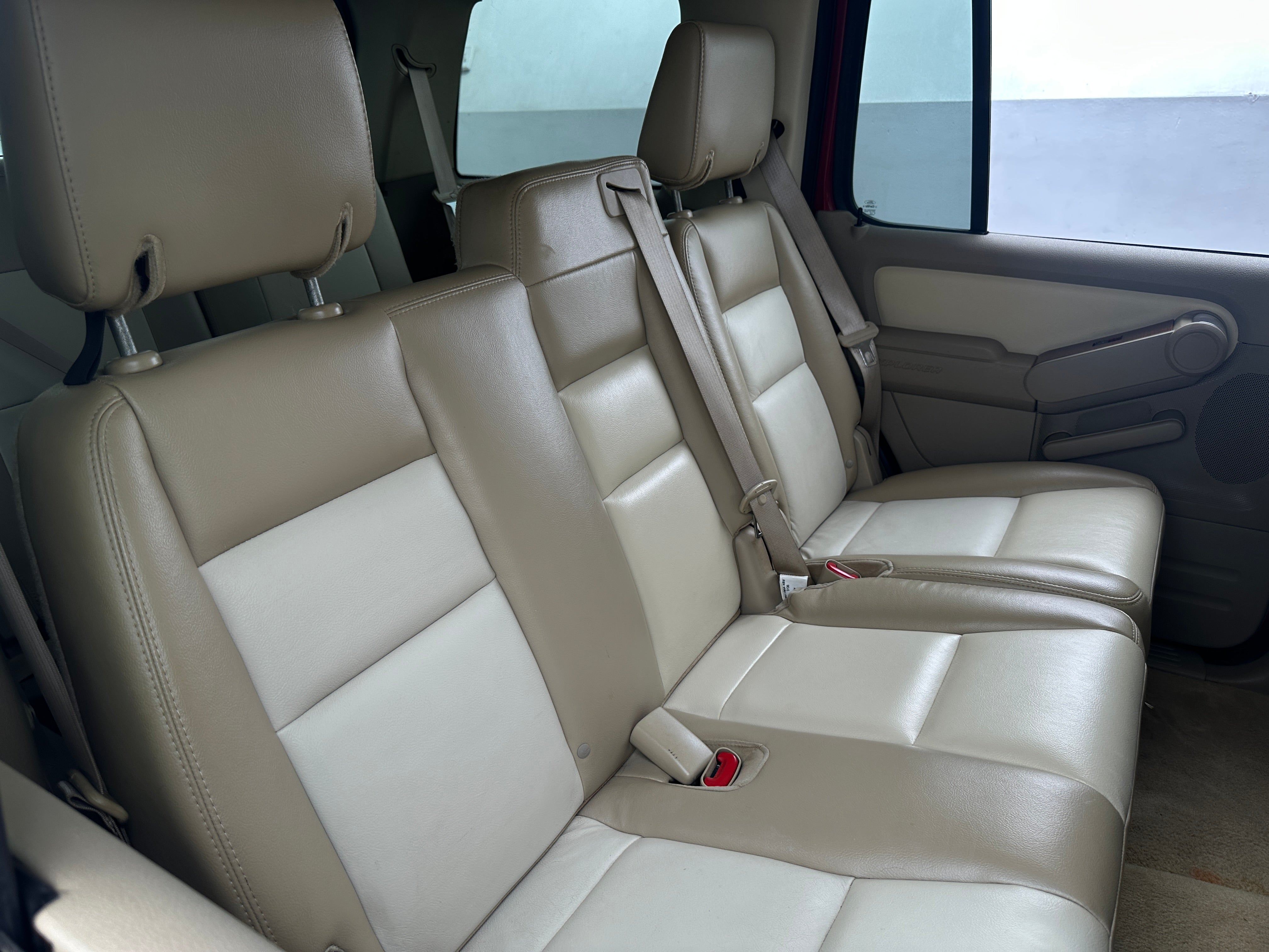 2010 Ford Explorer Eddie Bauer 5